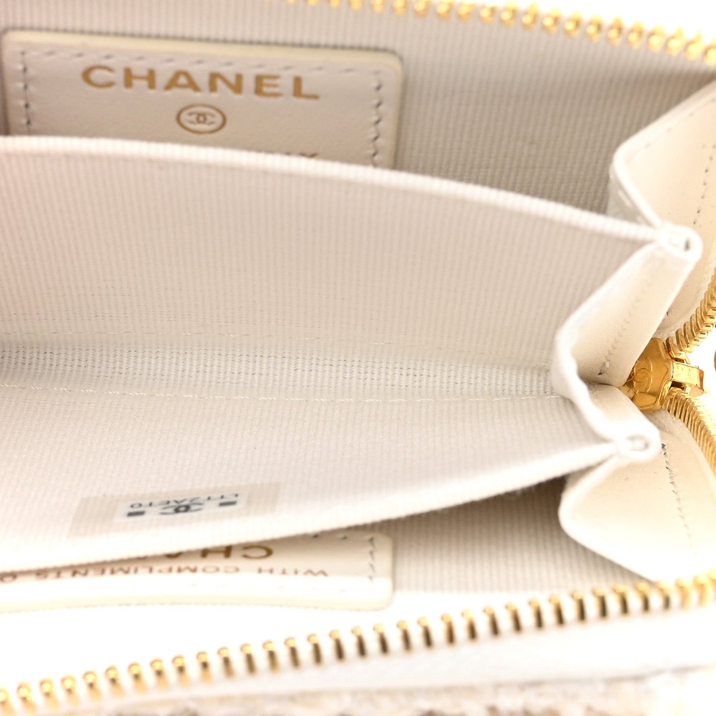 Tweed Quilted Bow Flap Card Holder On Chain White