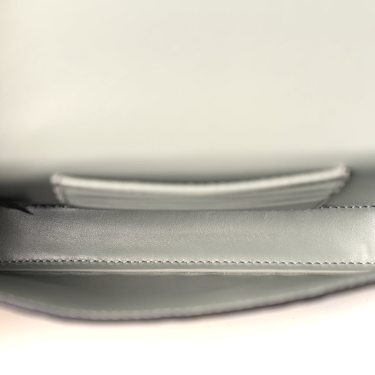Vitello Liberty FF Diamonds Wallet On Chain Milk Sage