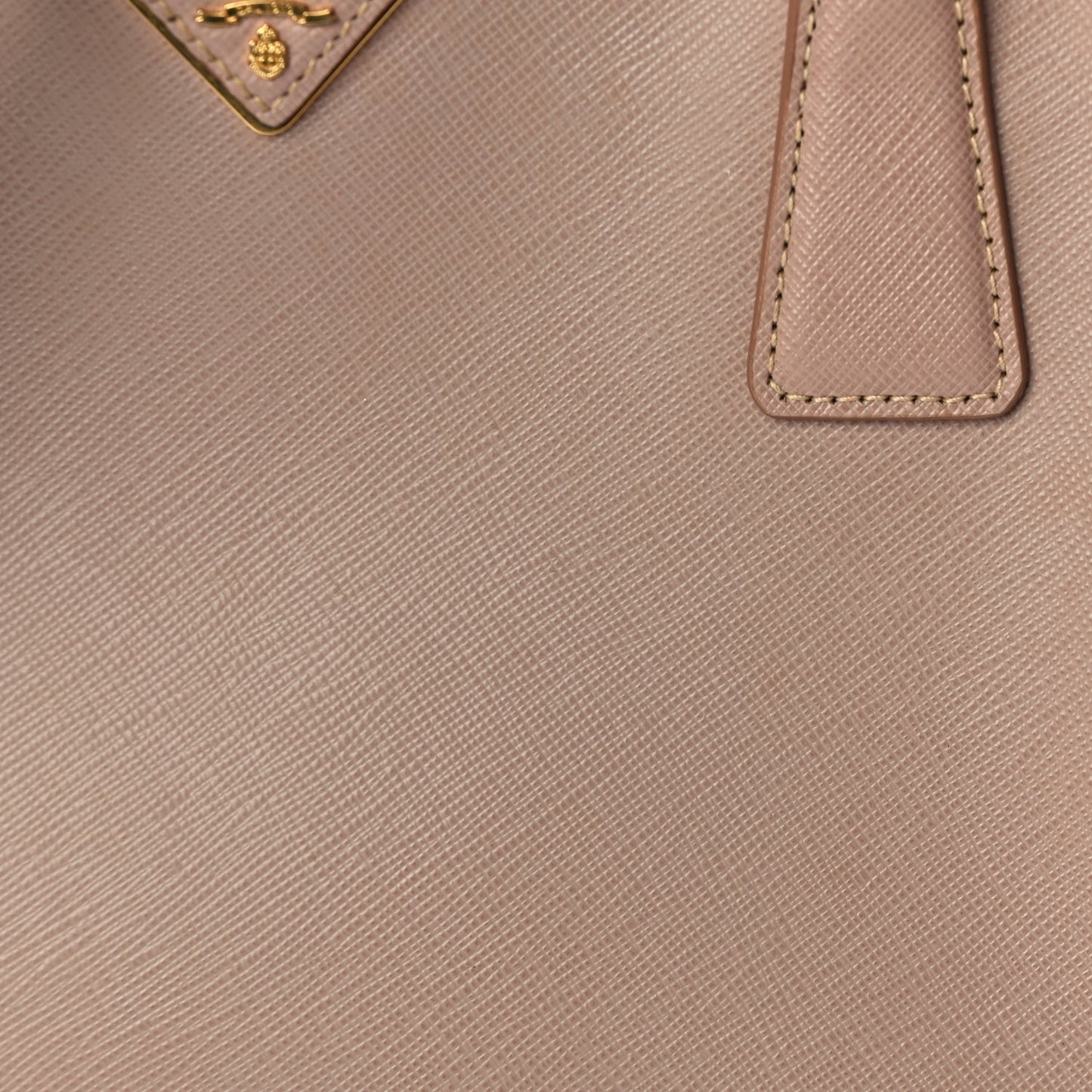 Saffiano Medium Galleria Double Zip Tote Cammeo