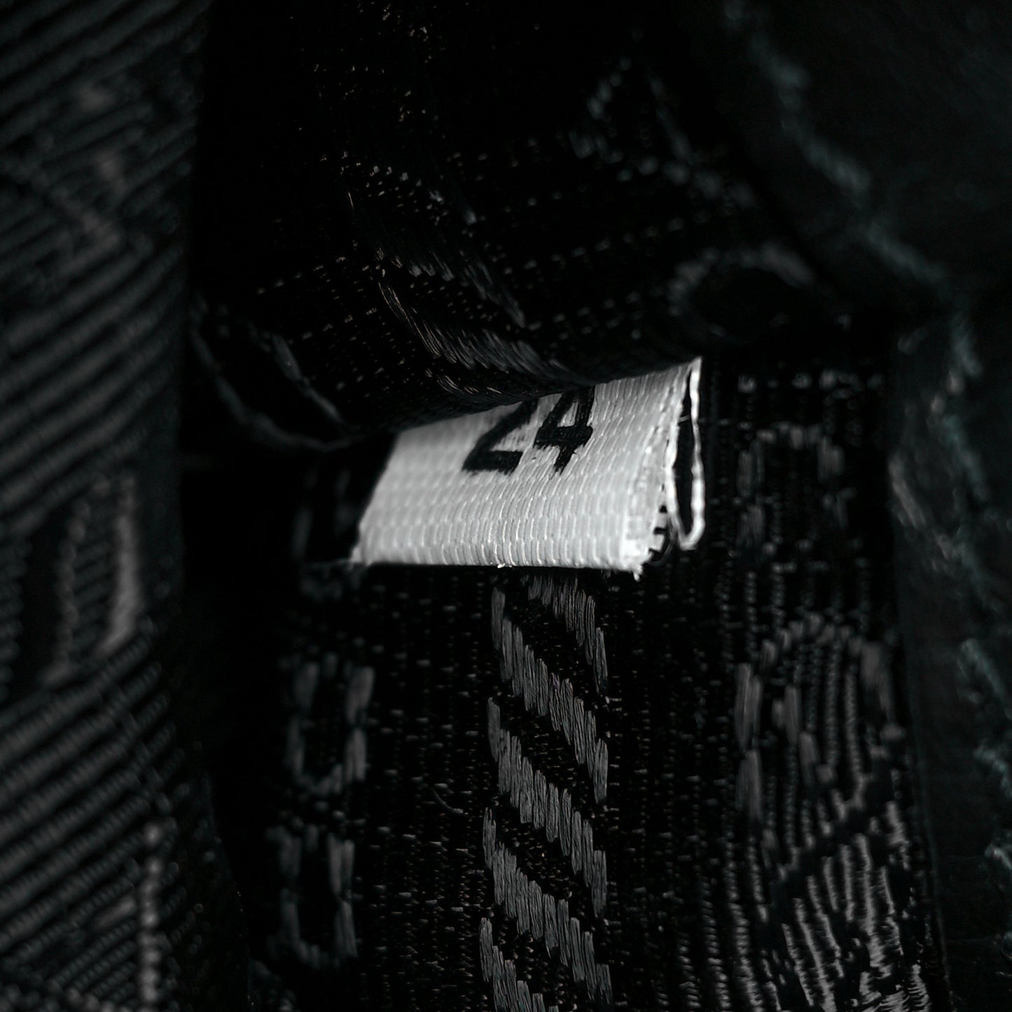 Velluto Belt Bag Black