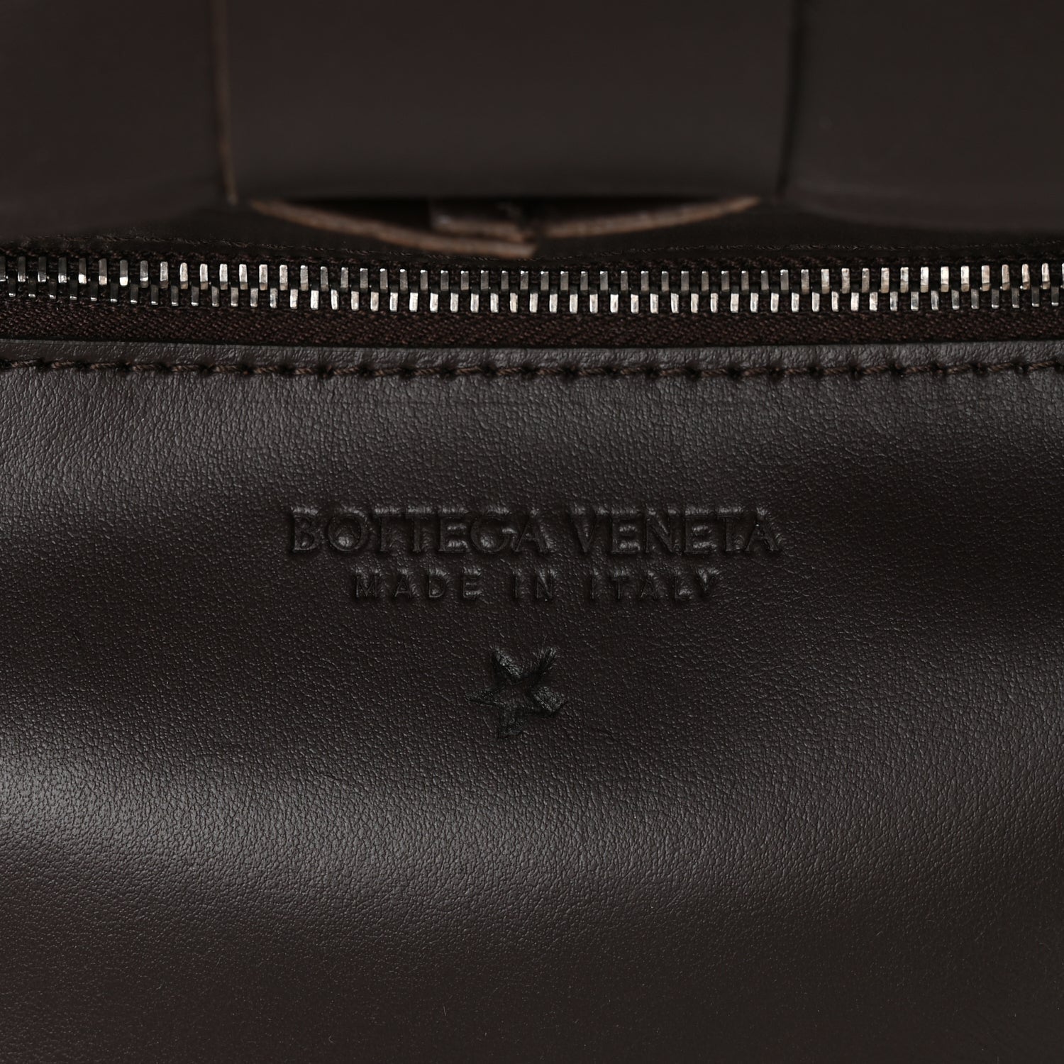 Bottega Veneta Calfskin Maxi Intrecciato Versatile Cassette Bag Brown 5 of 10