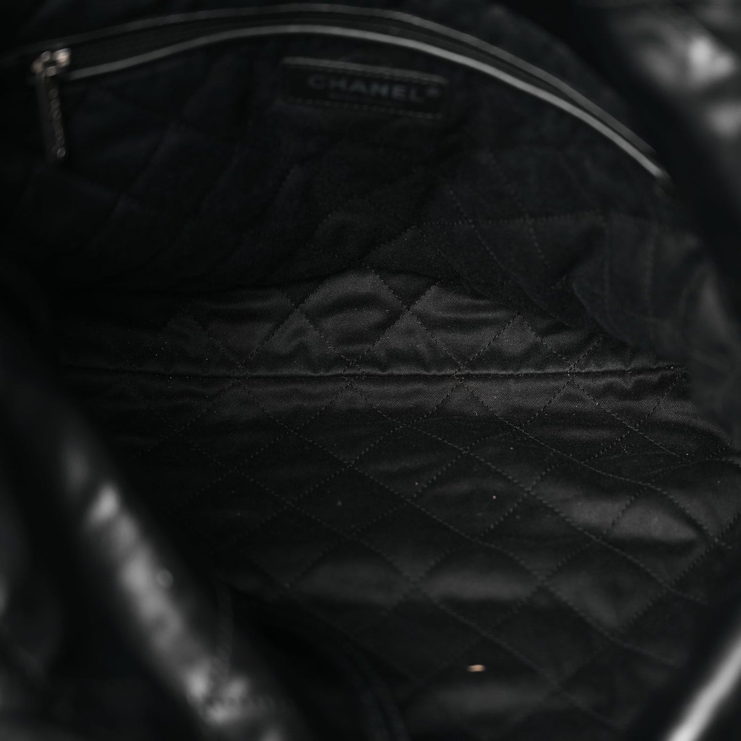 Shiny Calfskin Quilted Small  22 Black