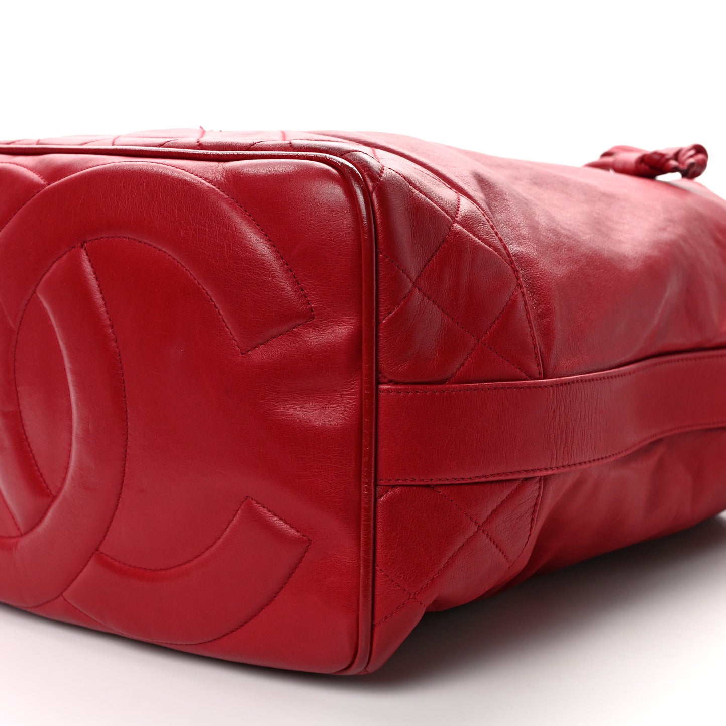 Lambskin CC Drawstring Shoulder Bag Red