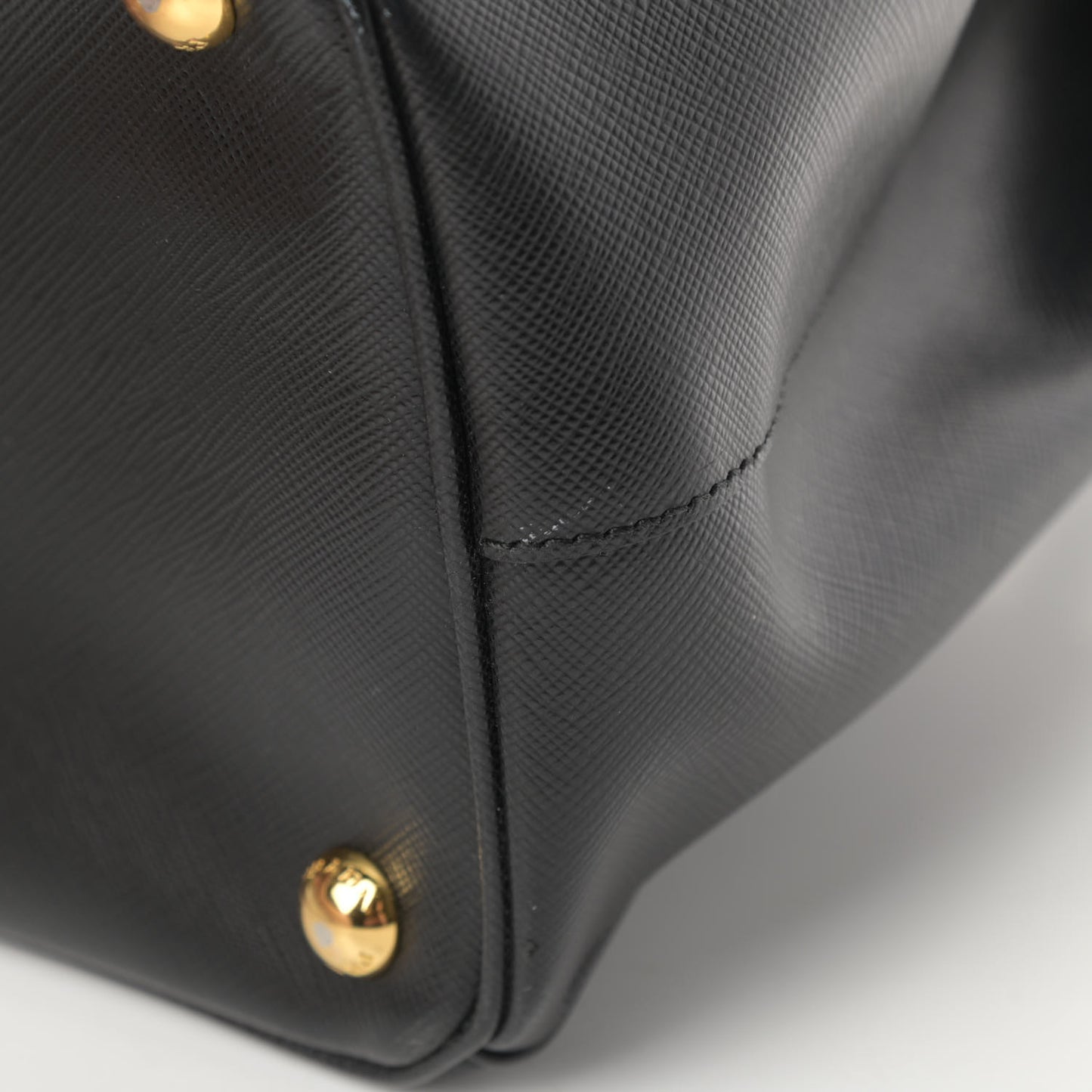 Saffiano Medium Galleria Double Zip Tote Black