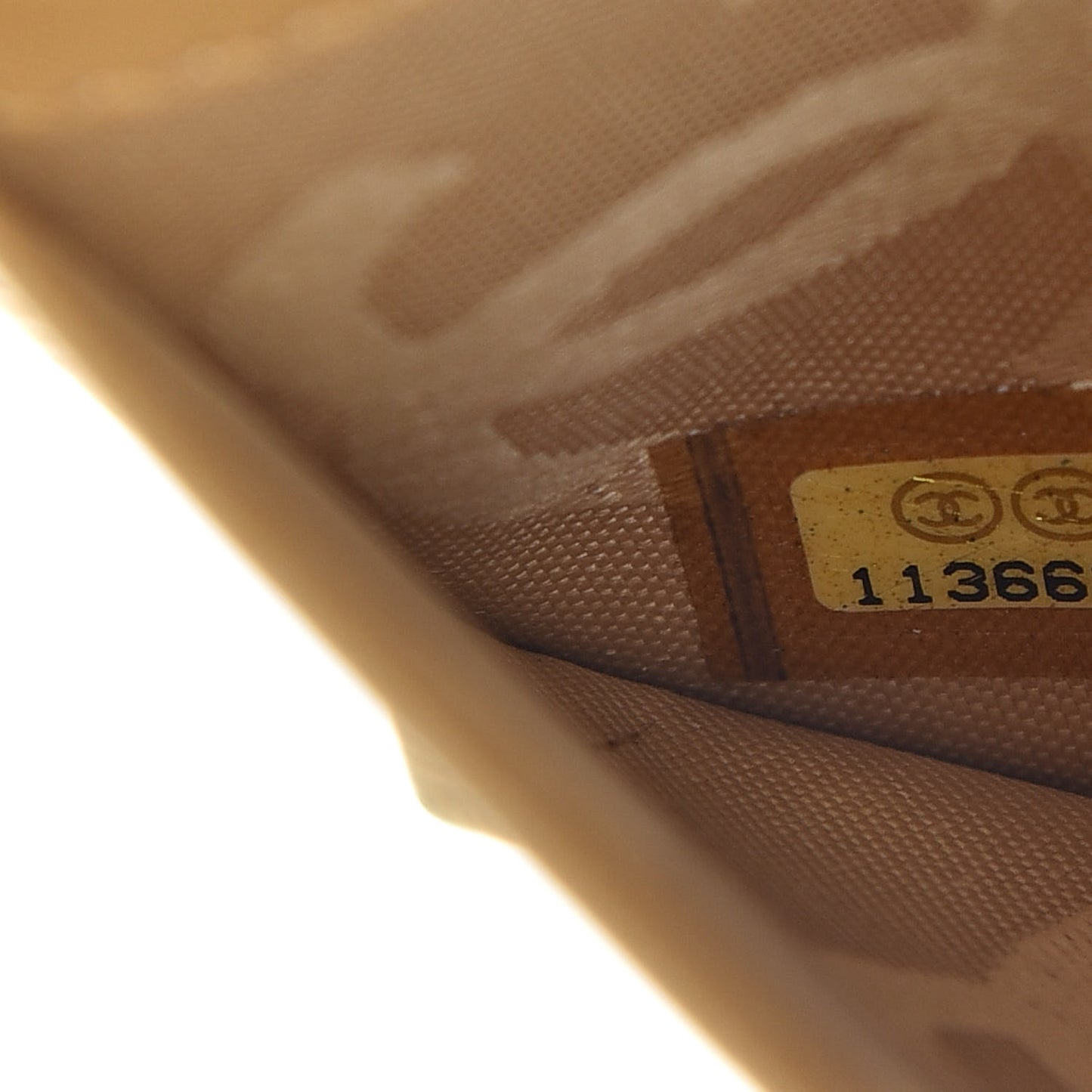 Caviar Timeless CC Yen Wallet Beige Clair