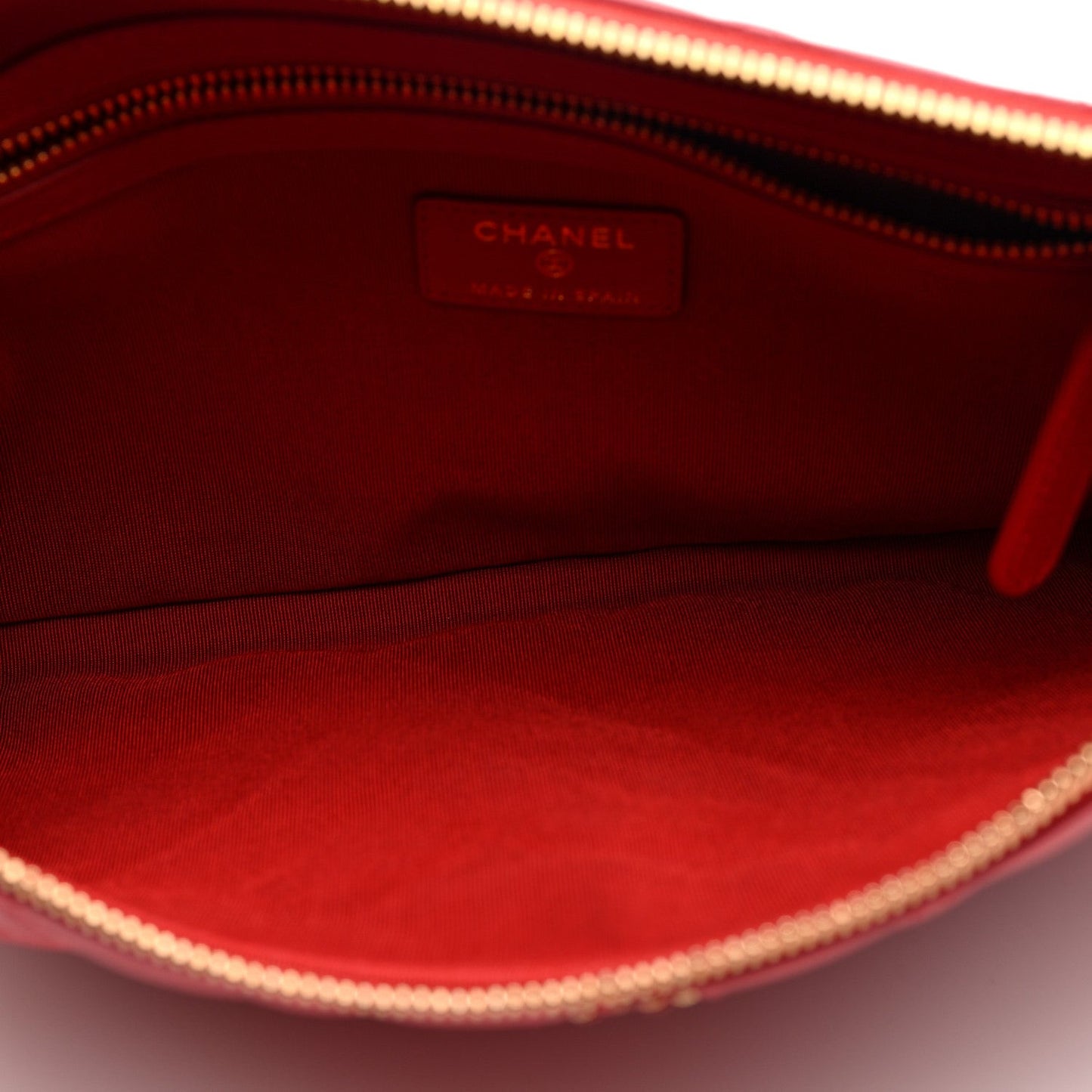 Lambskin Quilted 19 Medium Cosmetic Case Red