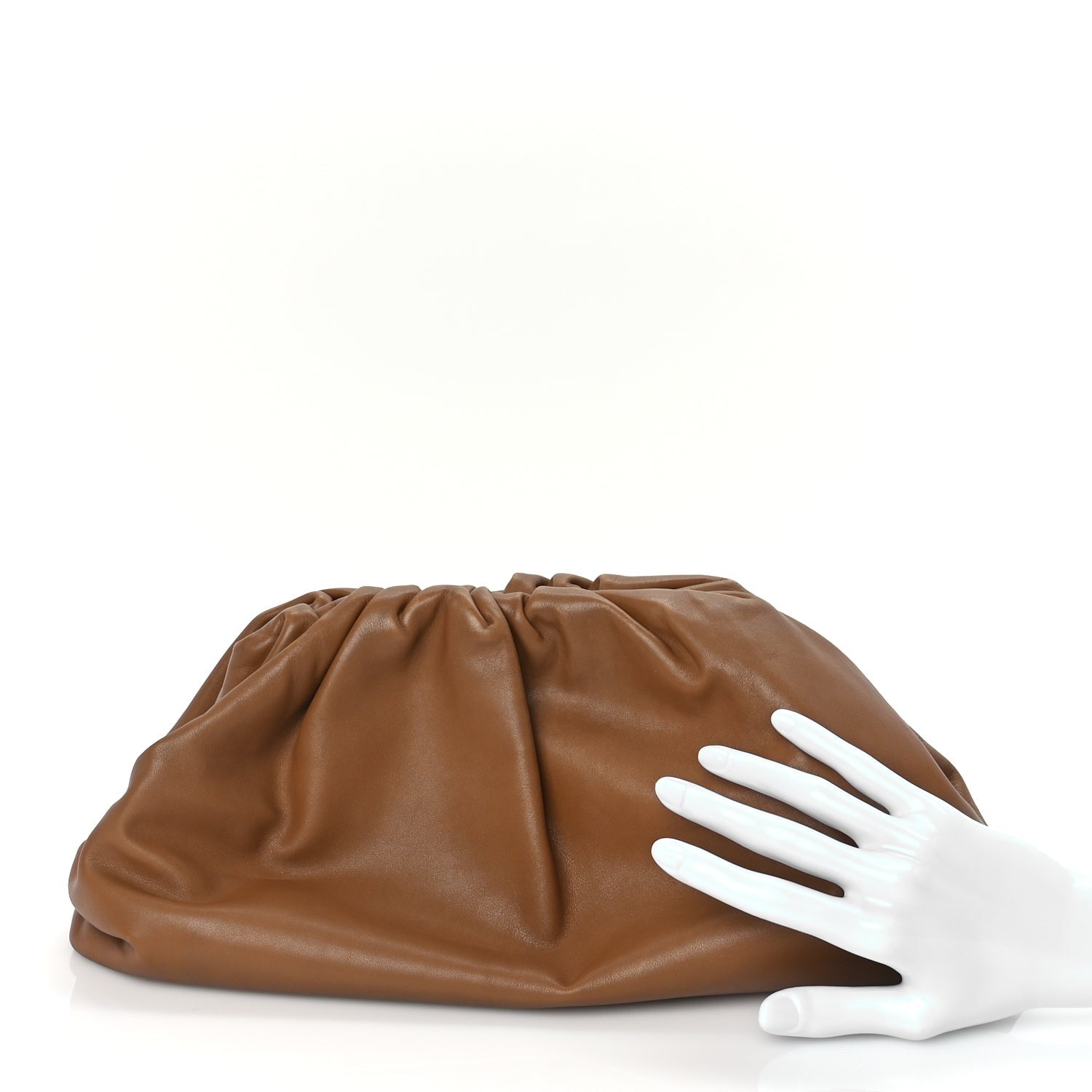 Bottega Veneta Smooth Butter Calf The Pouch Oversized Clutch Cammello 2 of 9