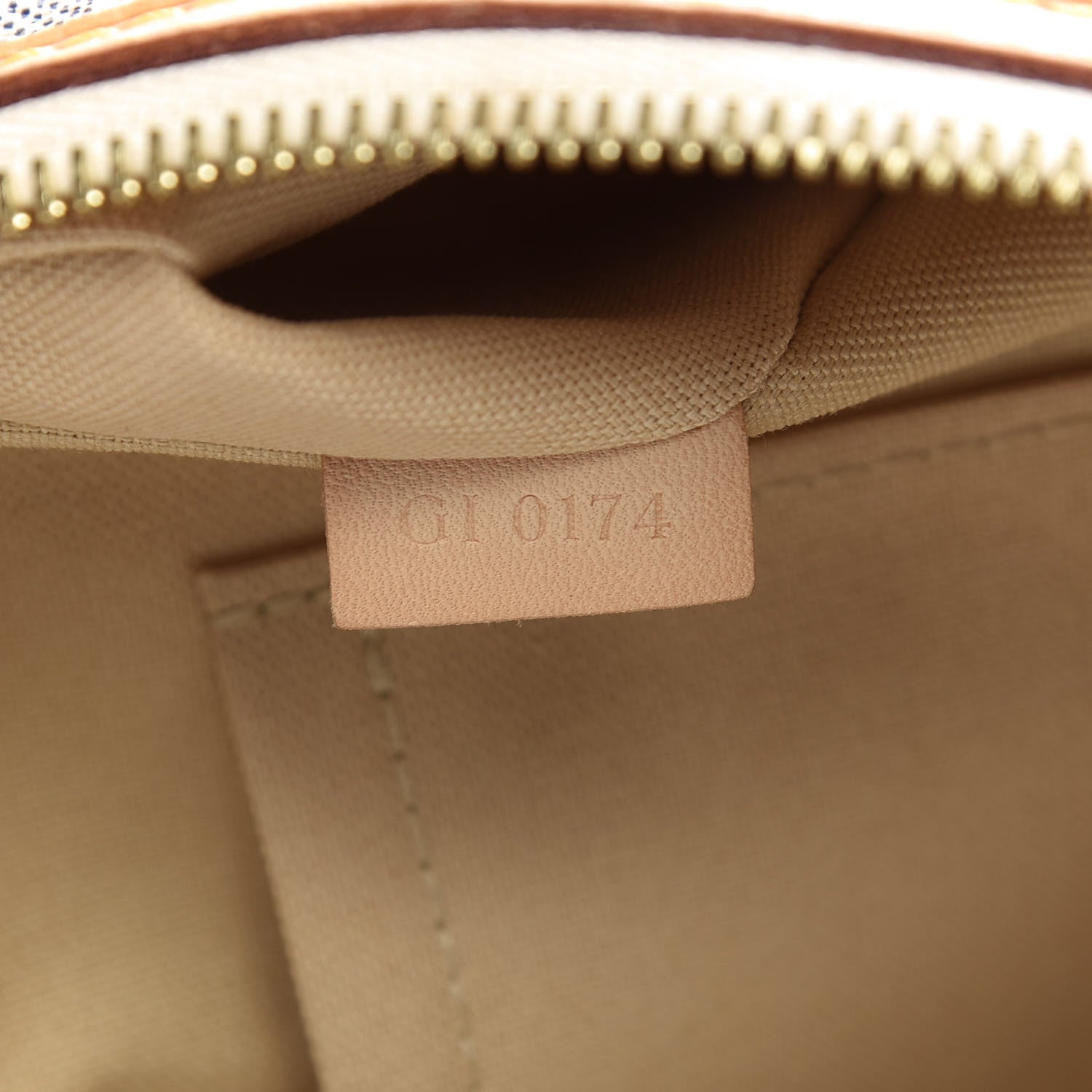 Louis Vuitton Damier Azur Siracusa MM 9 of 12