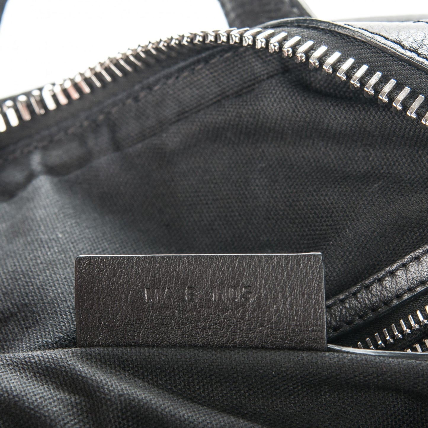 Pebbled Calfskin Small Nightingale Black