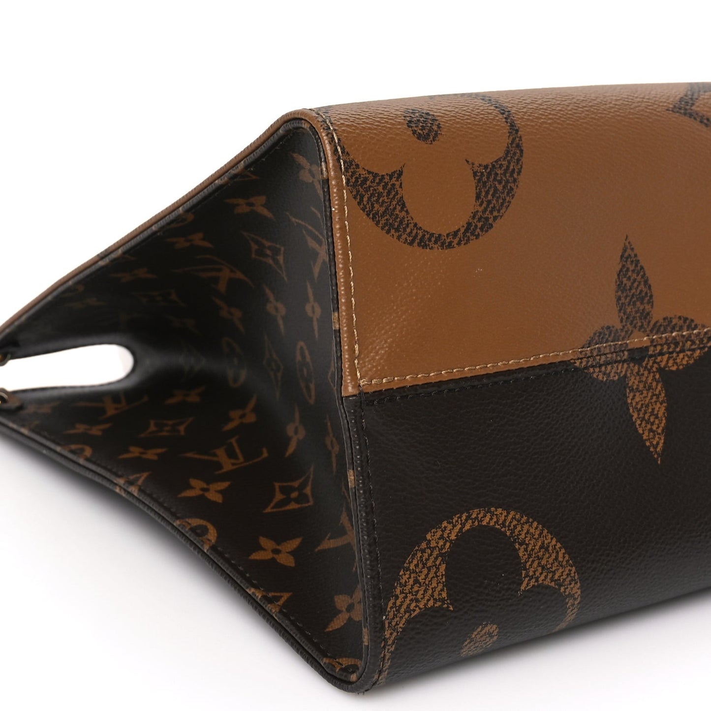 Reverse Monogram Giant Onthego MM
