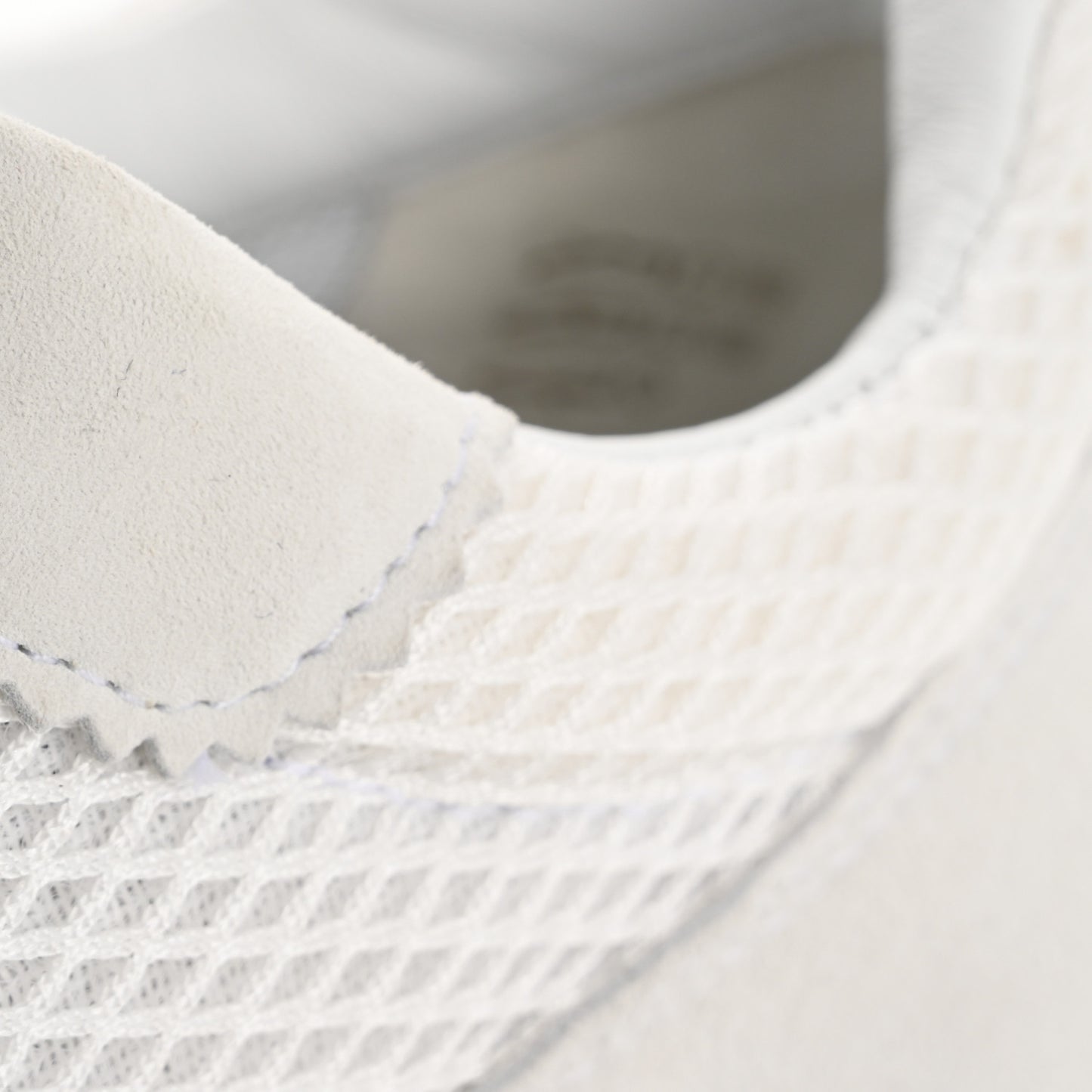 Air Mesh Suede Goatskin Bouncing Sneakers 39 White Black