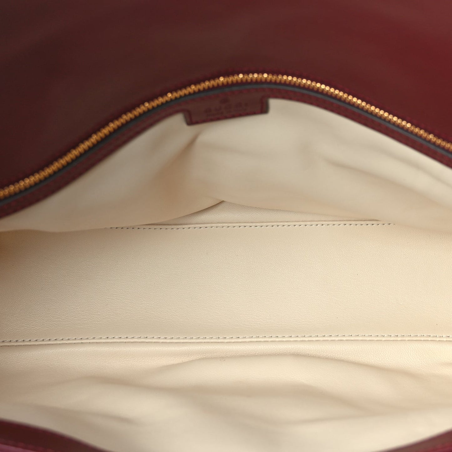 Calfskin Matelasse Large Horizontal GG Marmont Shoulder Bag  Rosso Ancora