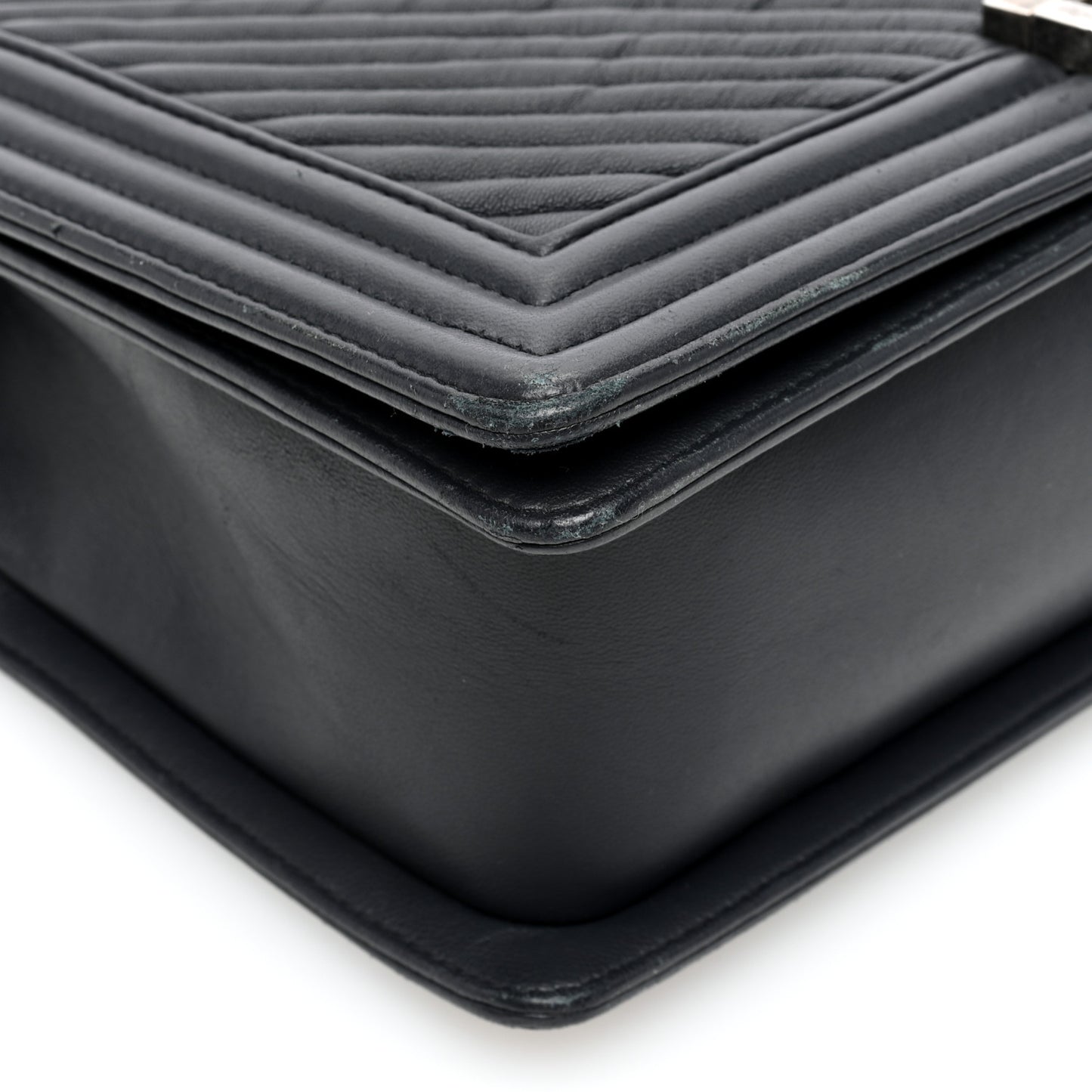 Wrinkled Lambskin Chevron Quilted Medium Boy Flap Black