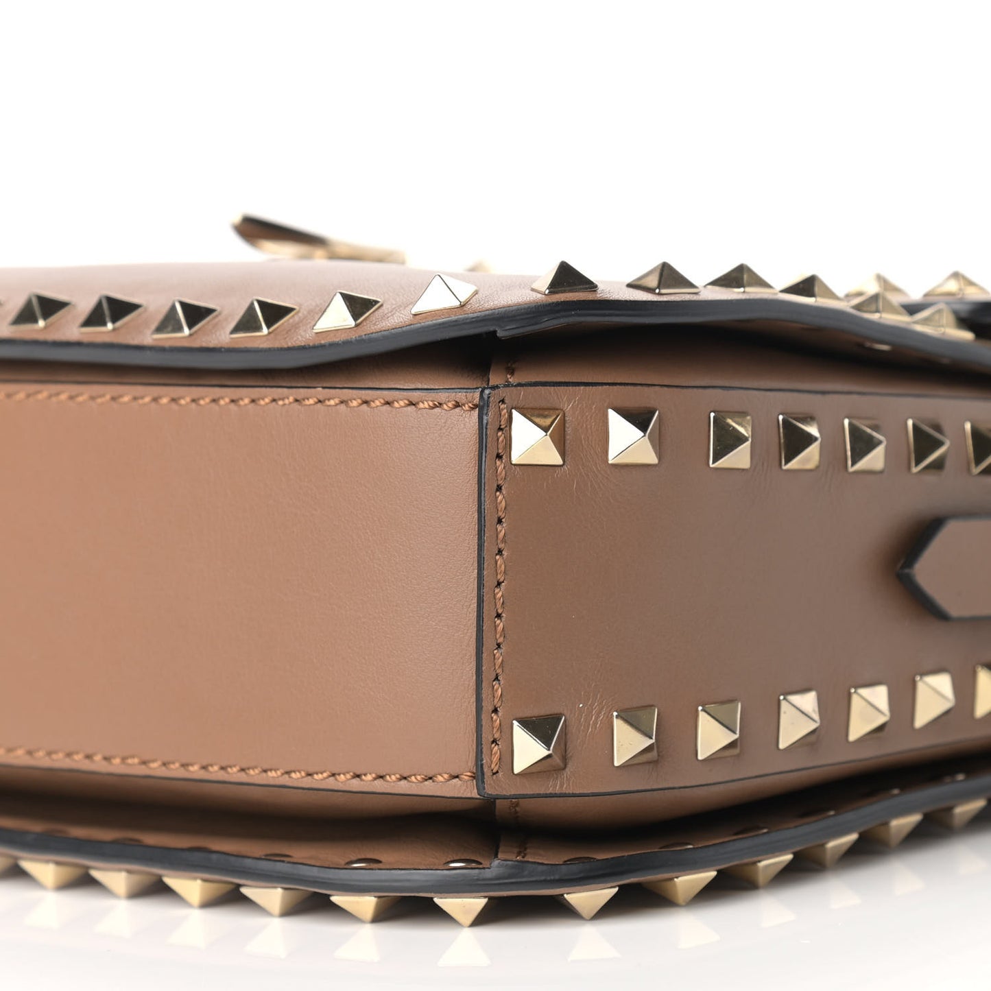 Vitello Medium Rockstud Flap Saddle Bag Nocciola