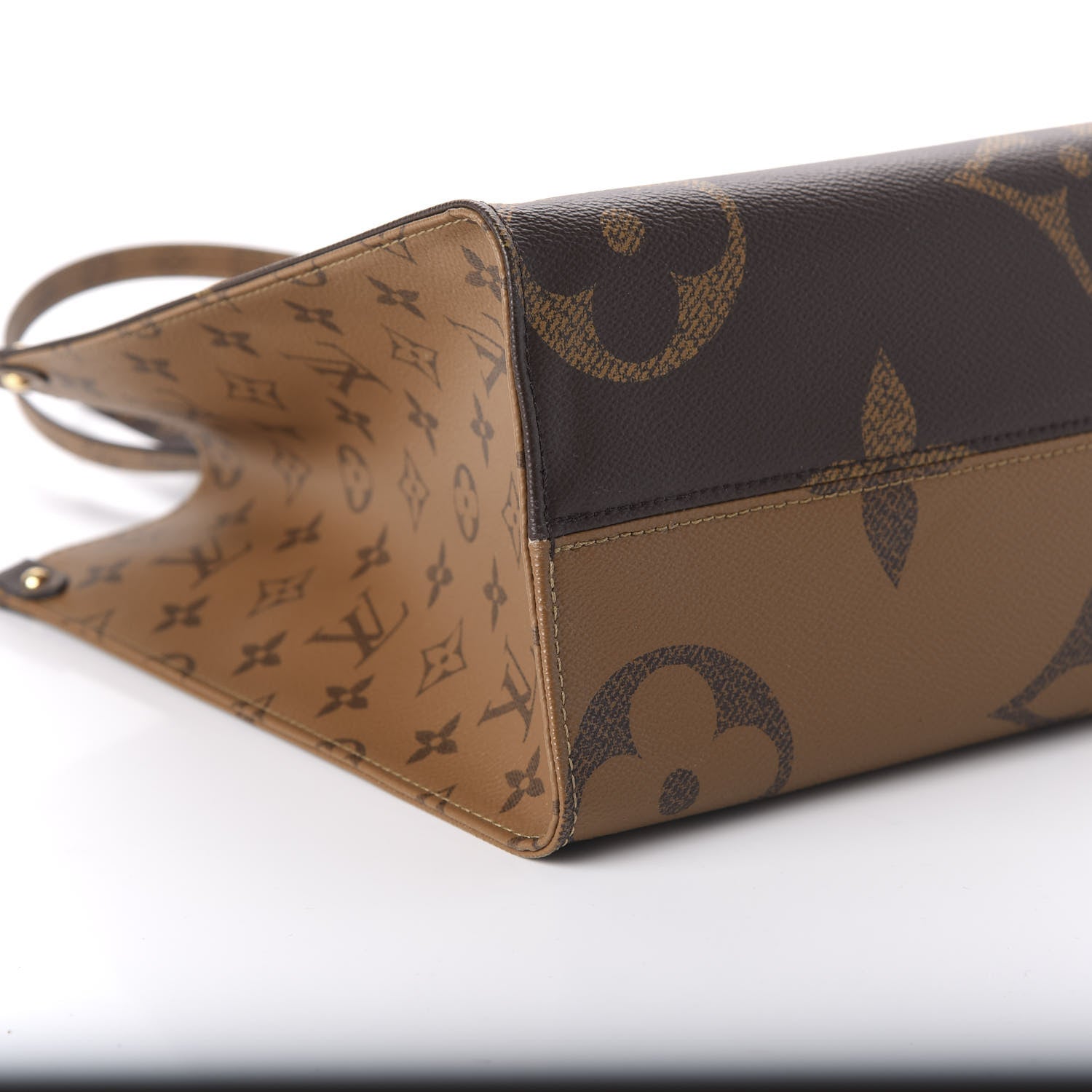 Louis Vuitton Reverse Monogram Giant Onthego MM 6 of 9