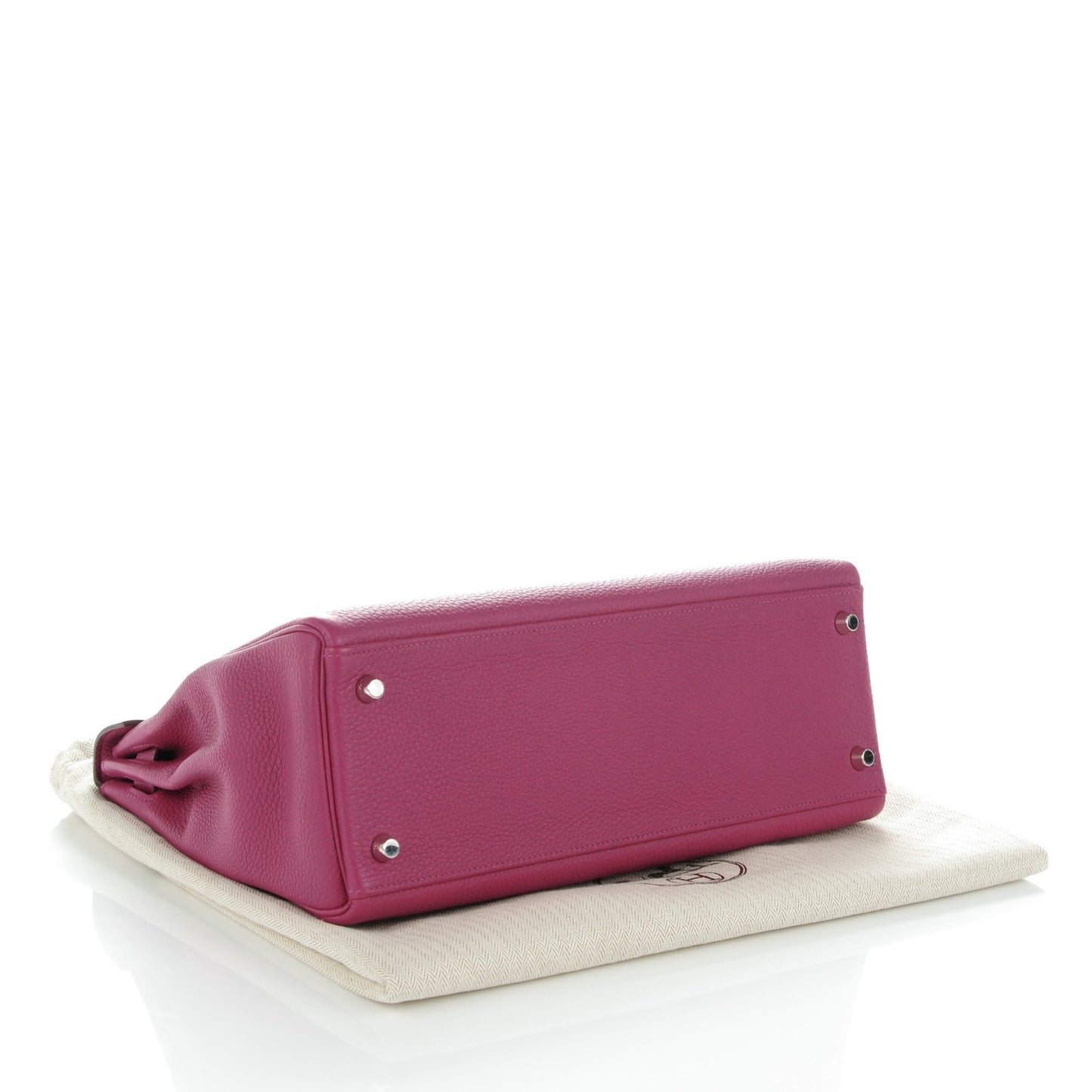 Togo Kelly Retourne 32 Tosca