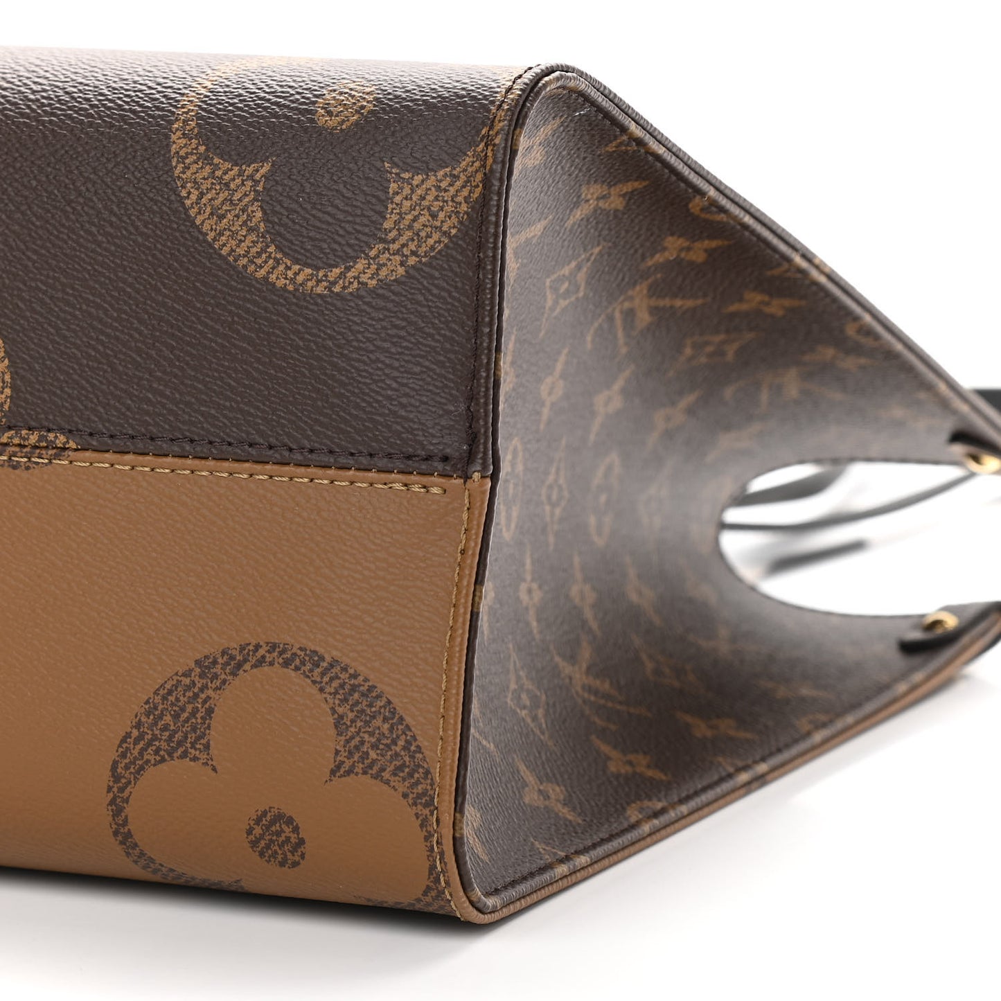 Reverse Monogram Giant Onthego MM