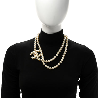 Chanel Pearl CC Turnlock Long Necklace Gold 2 of 5