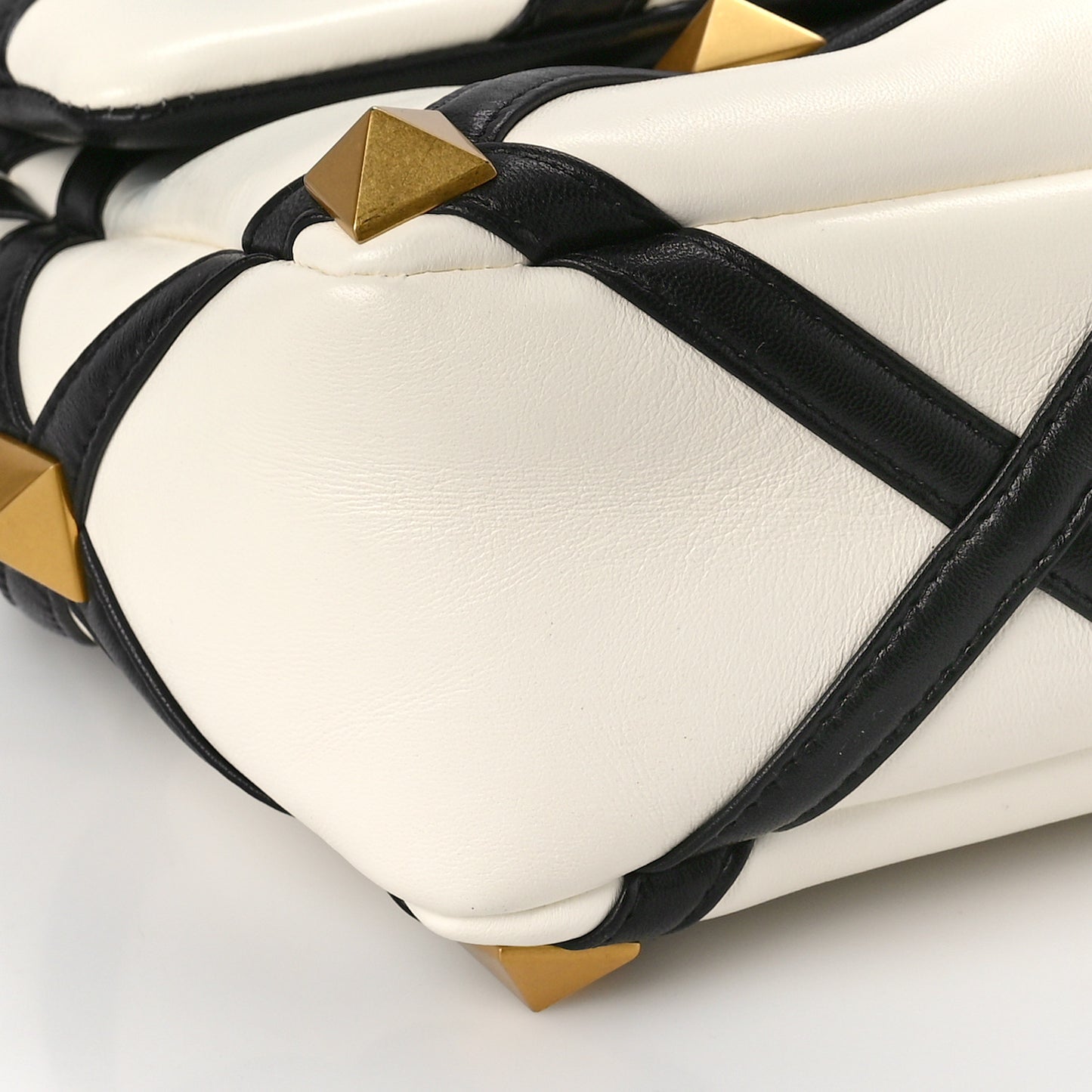 Nappa Large Roman Stud Shoulder Bag Ivory Black