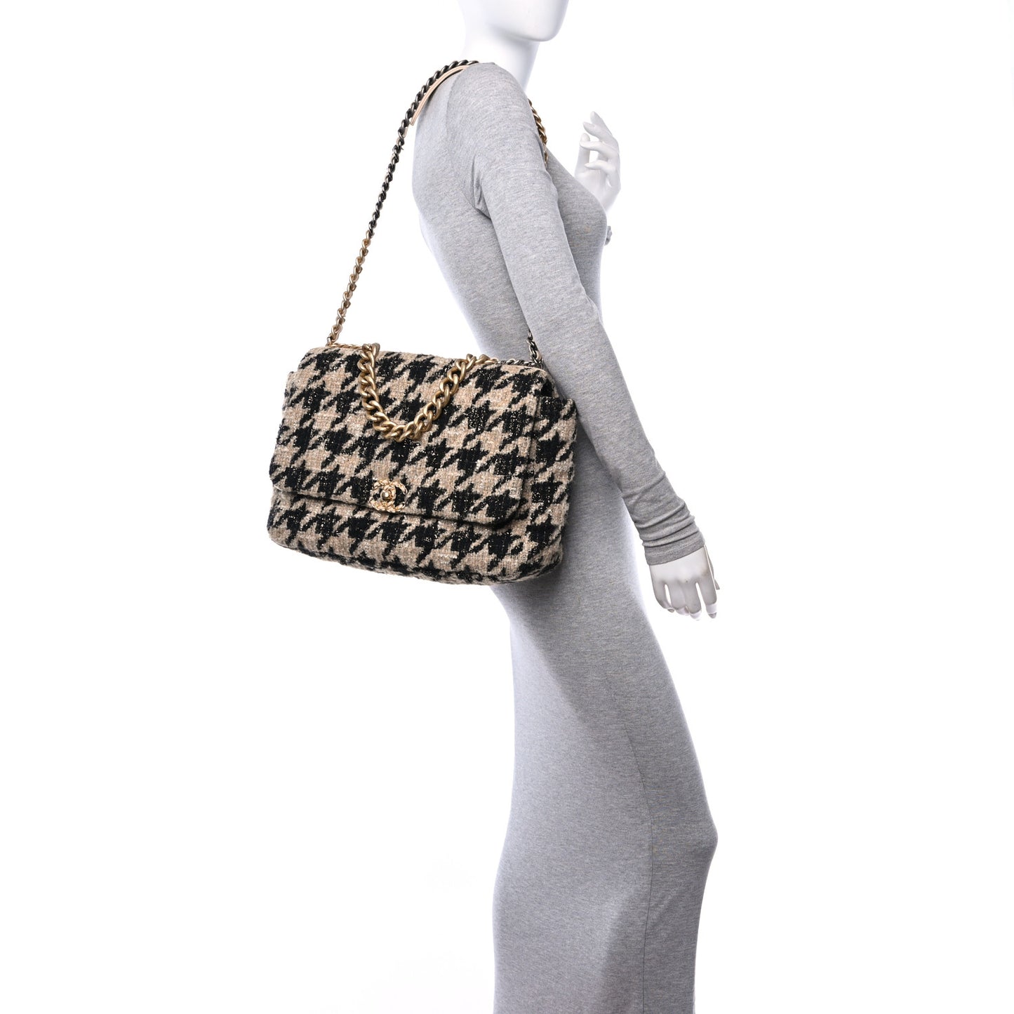 Tweed Maxi Chanel 19 Flap Beige Black