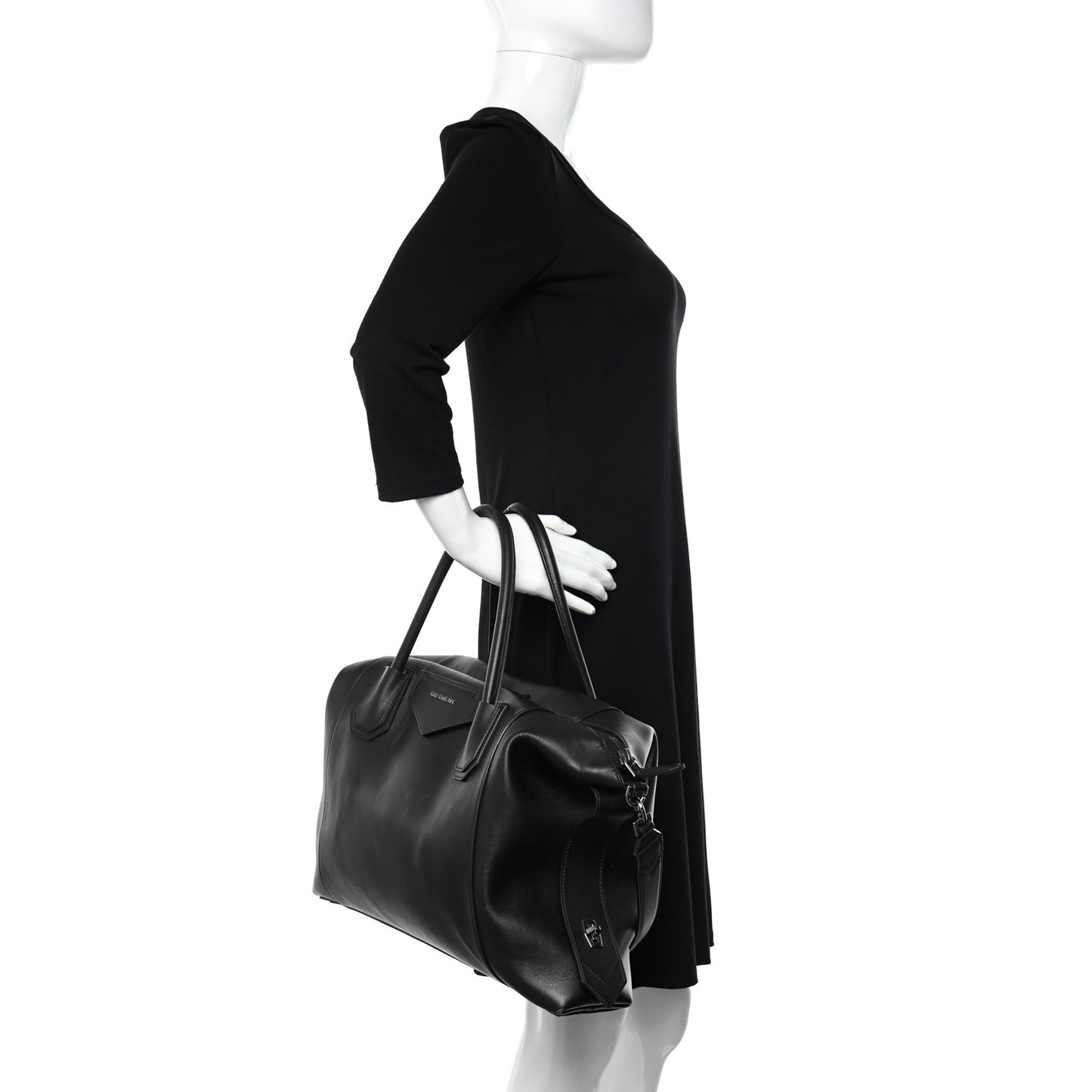 Smooth Calfskin Medium Soft Antigona Black