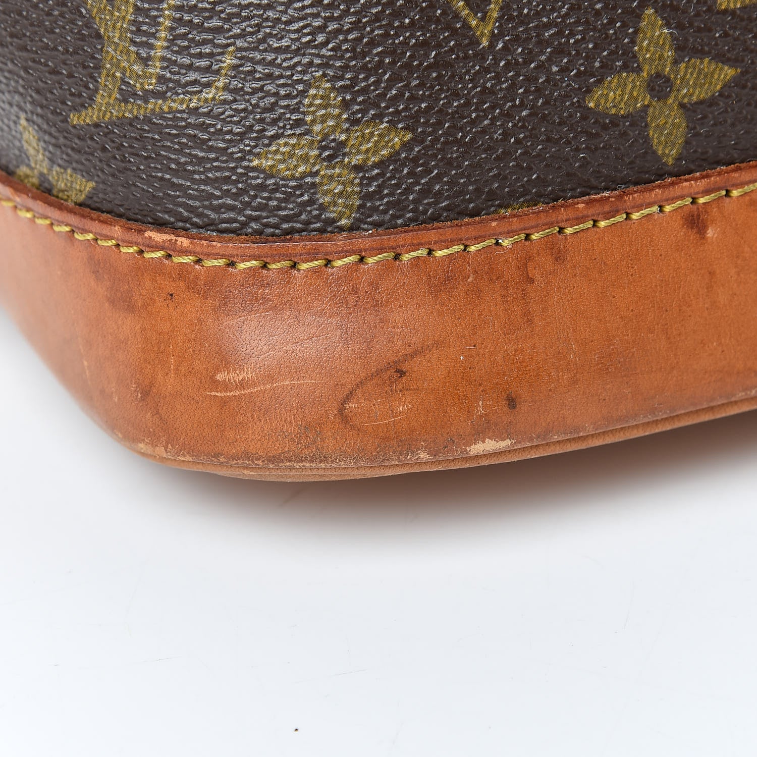 Louis Vuitton Monogram Alma PM 22 of 27