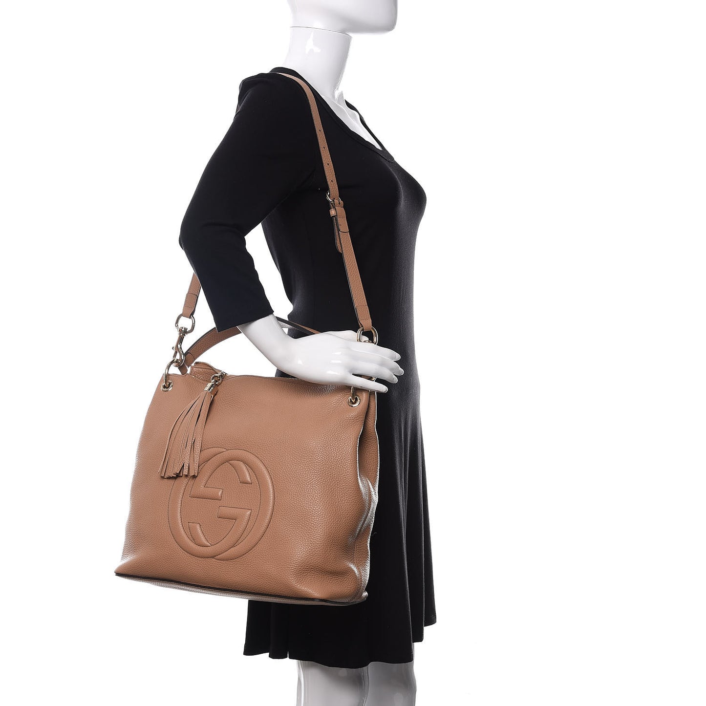 Pebbled Calfskin Large Soho Hobo Camelia