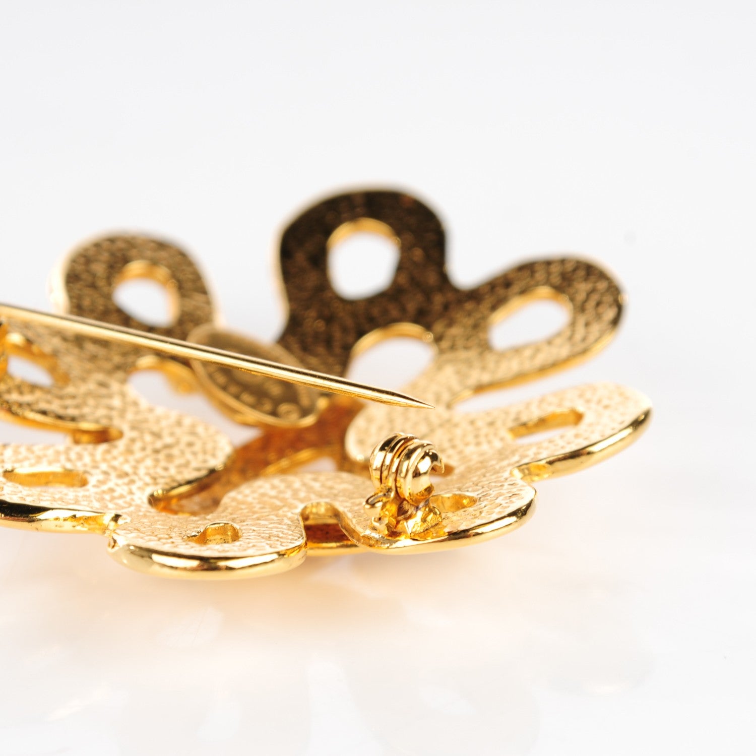 Chanel CC Brooch Gold 3 of 5