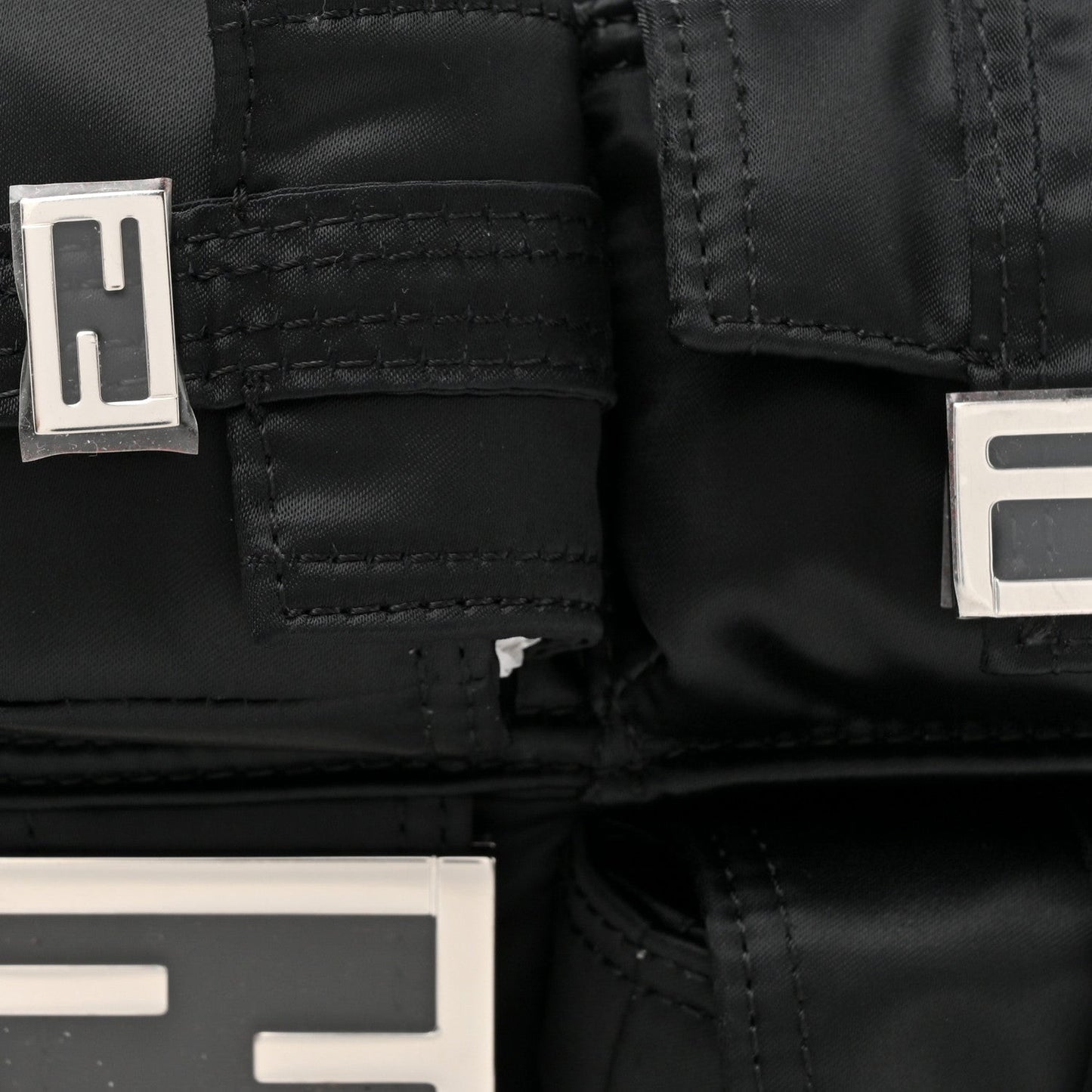 Econyl Cuoio Romano Multipocket Baguette Black