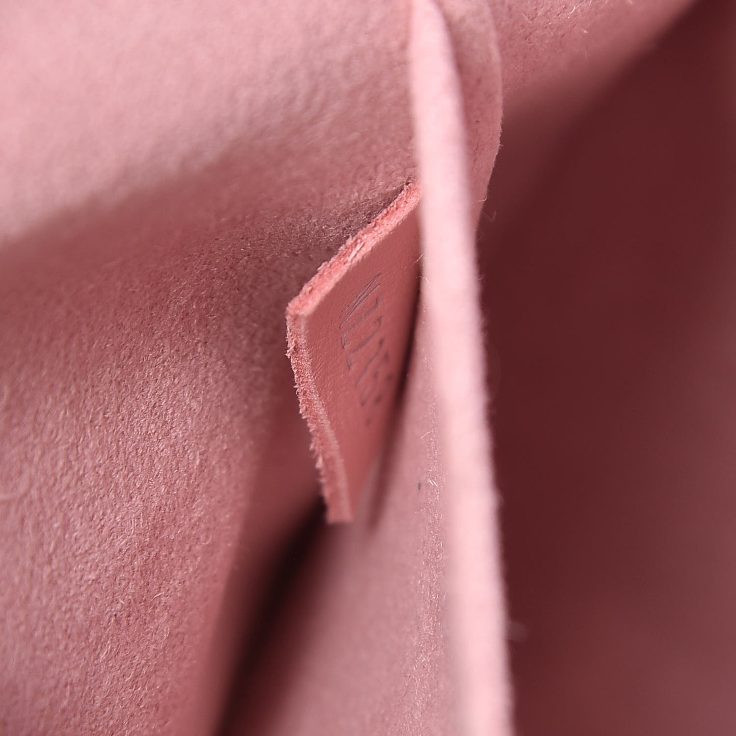 Calfskin New Wave Chain PM Smoothie Pink