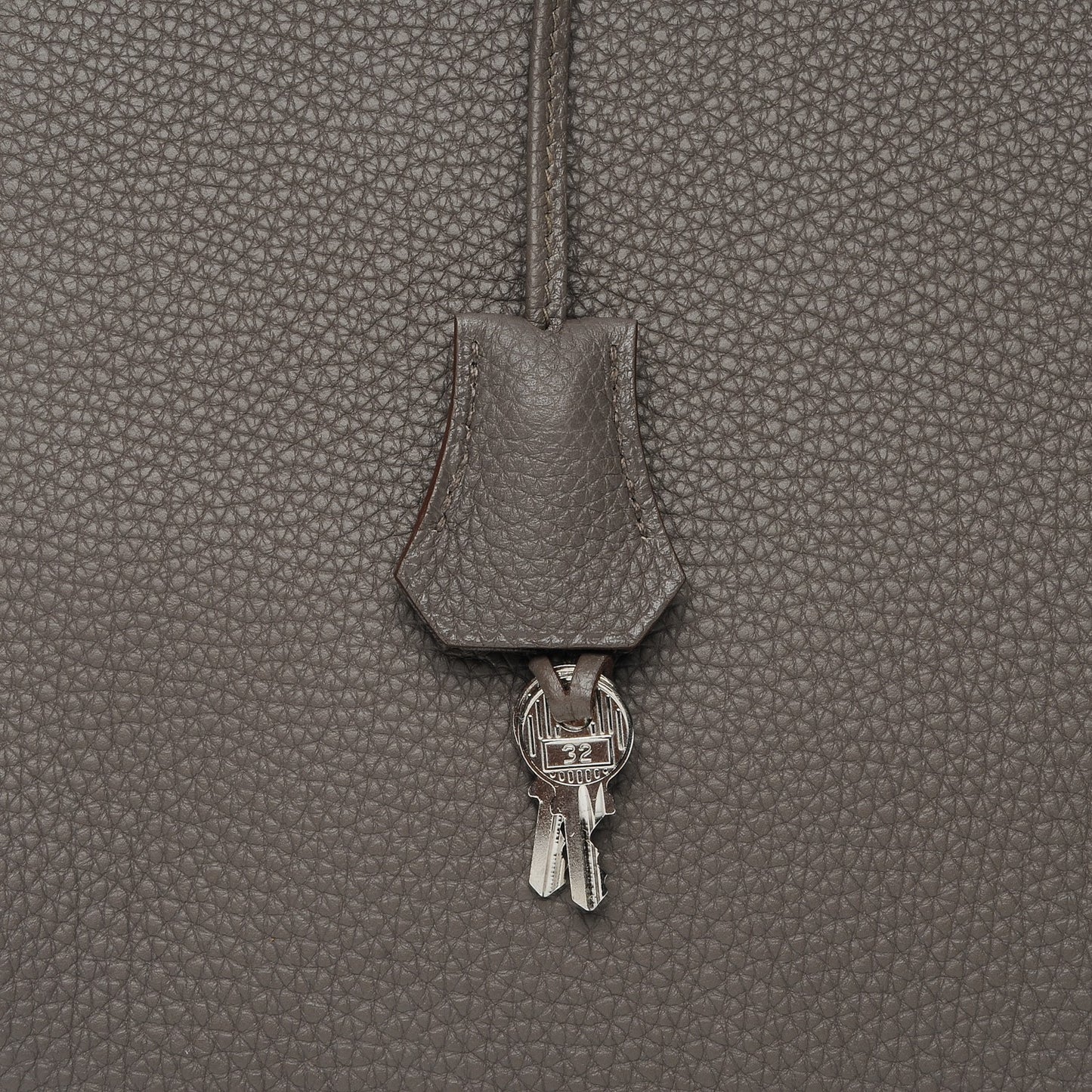 Togo Kelly Retourne 35 Etain