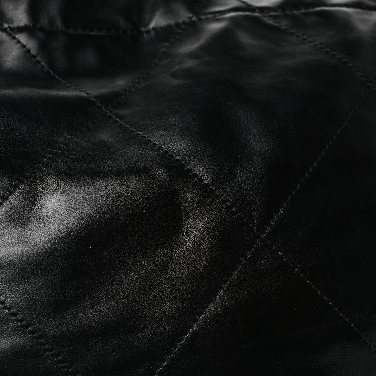 Shiny Calfskin Quilted Small  22 Black
