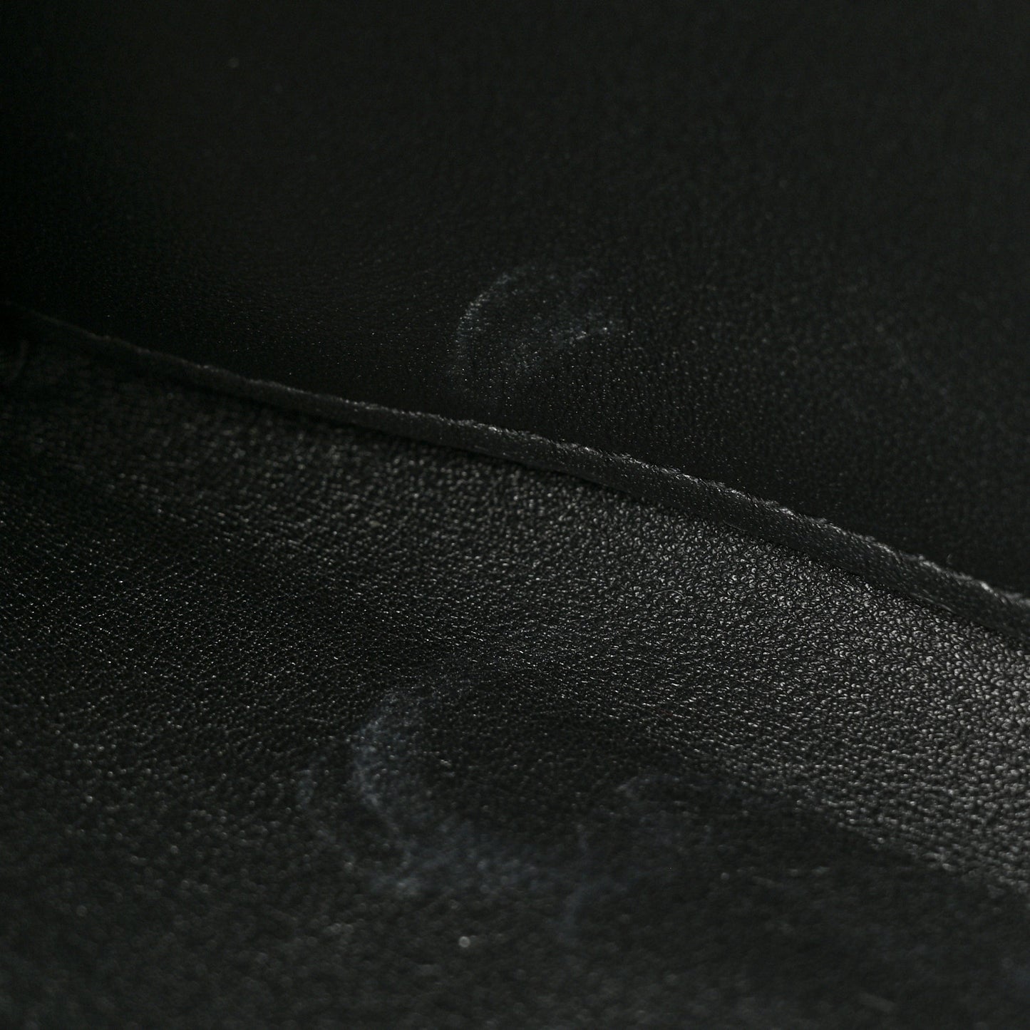 Vitello Rockstud Flap Wallet on Chain Black