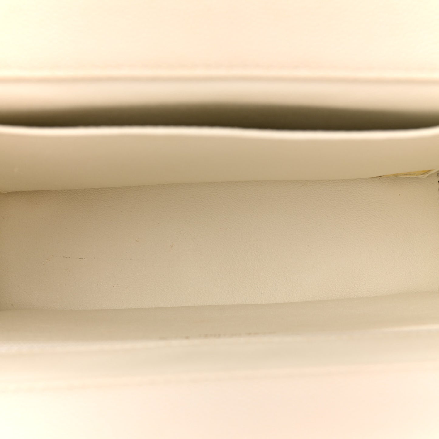 Caviar Quilted Medium Business Affinity Flap White