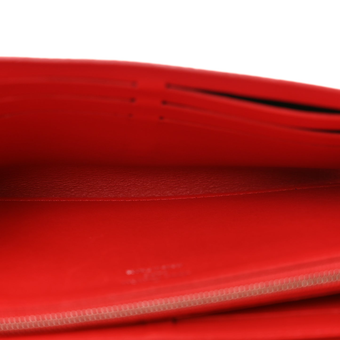 Taurillon Capucines Wallet Rubis