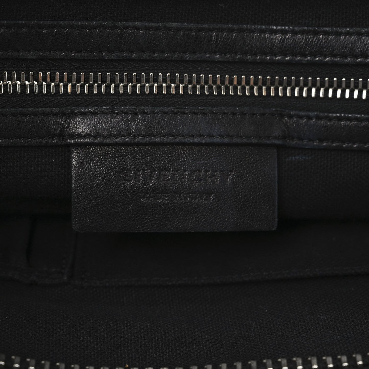 Calfskin Crocodile Embossed Medium Nightingale Black