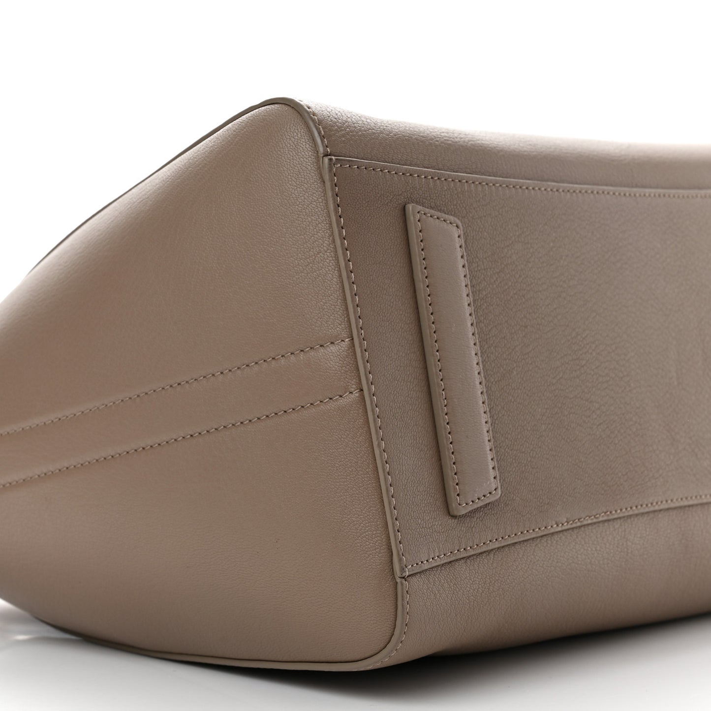 Sugar Goatskin Medium Antigona Sand