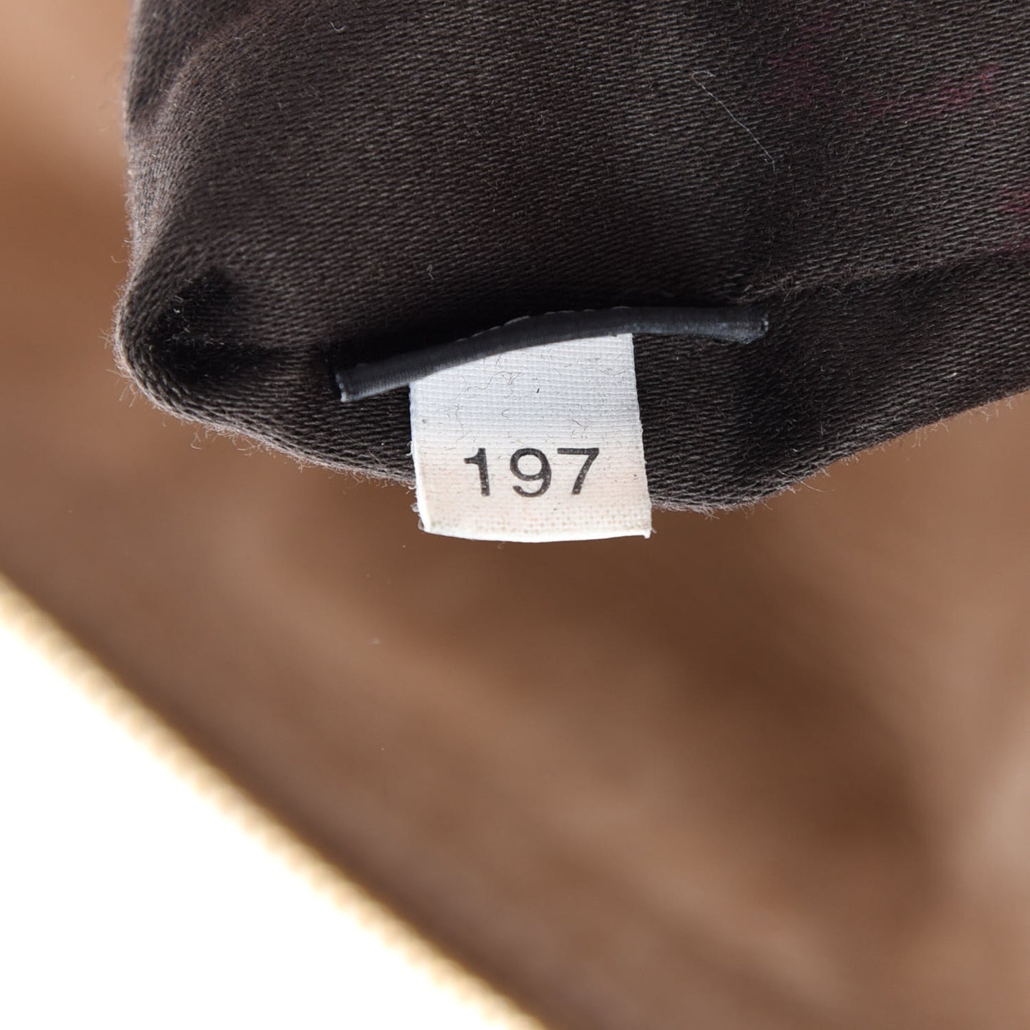 Vitello Lux Medium Bow Bag Cammeo