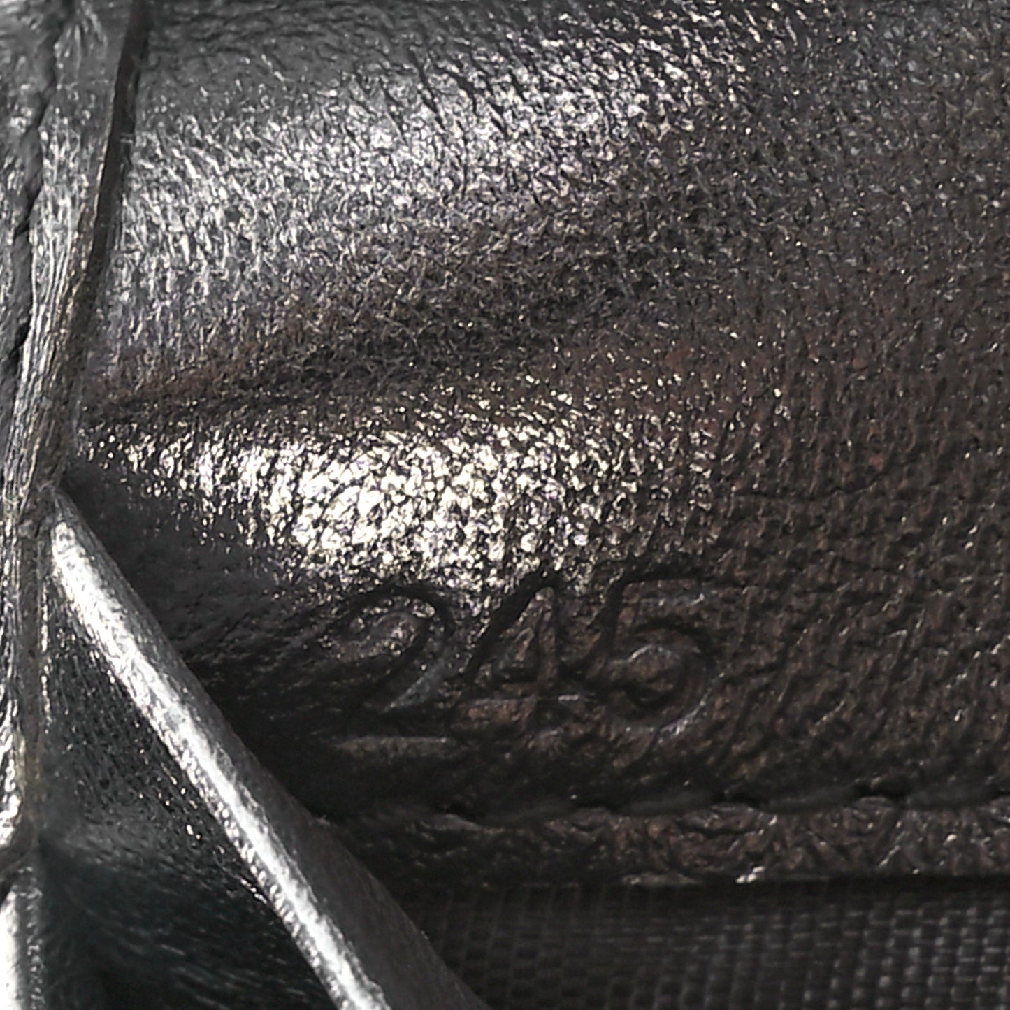 Metallic Nappa Matelasse Bi-Fold Compact Wallet Argento