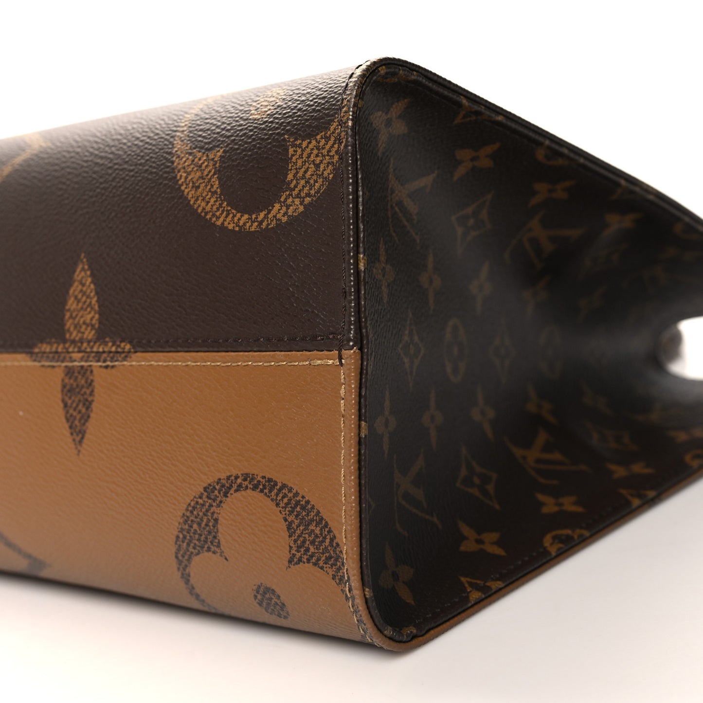 Reverse Monogram Giant Onthego MM