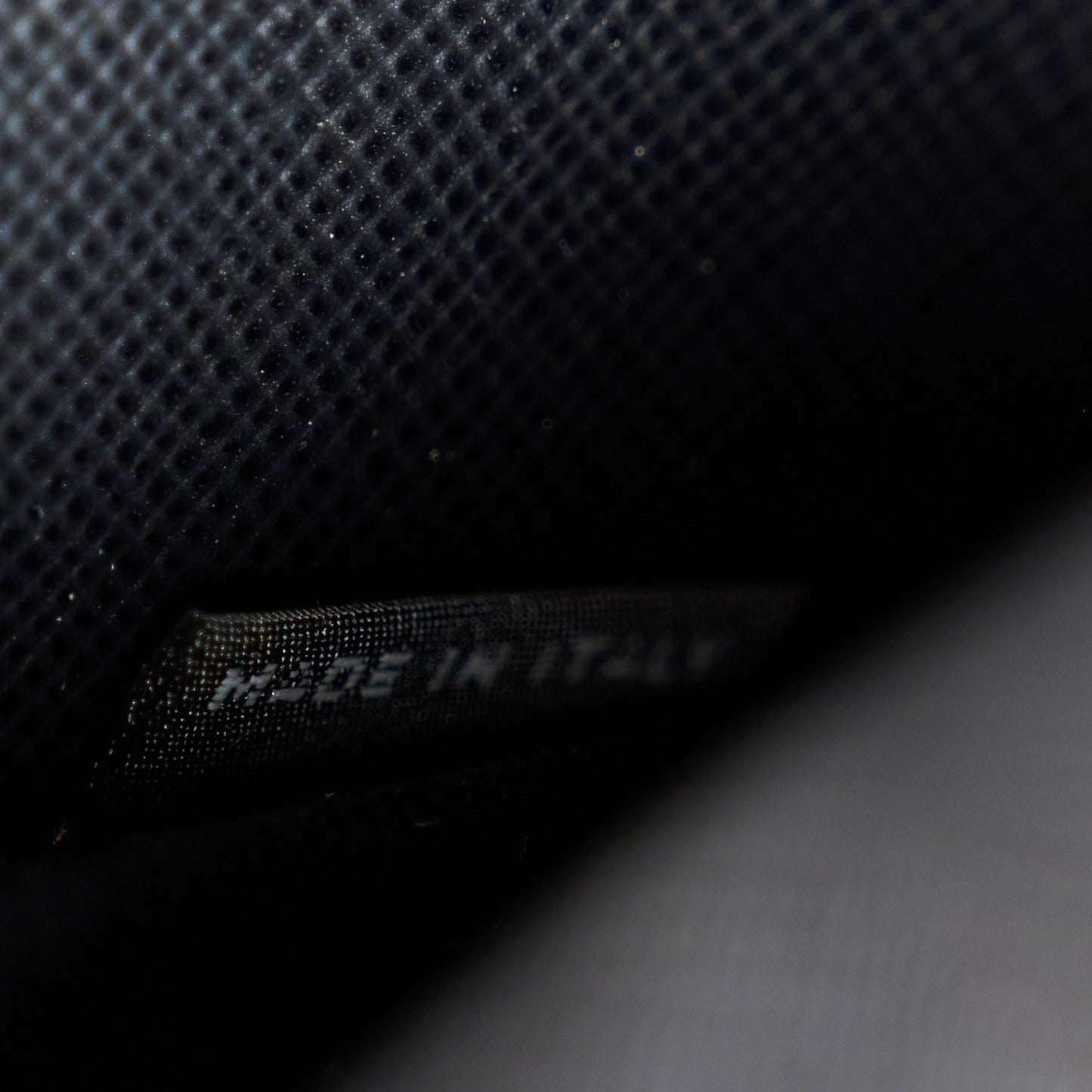 Saffiano Metal Oro Chain Wallet Black