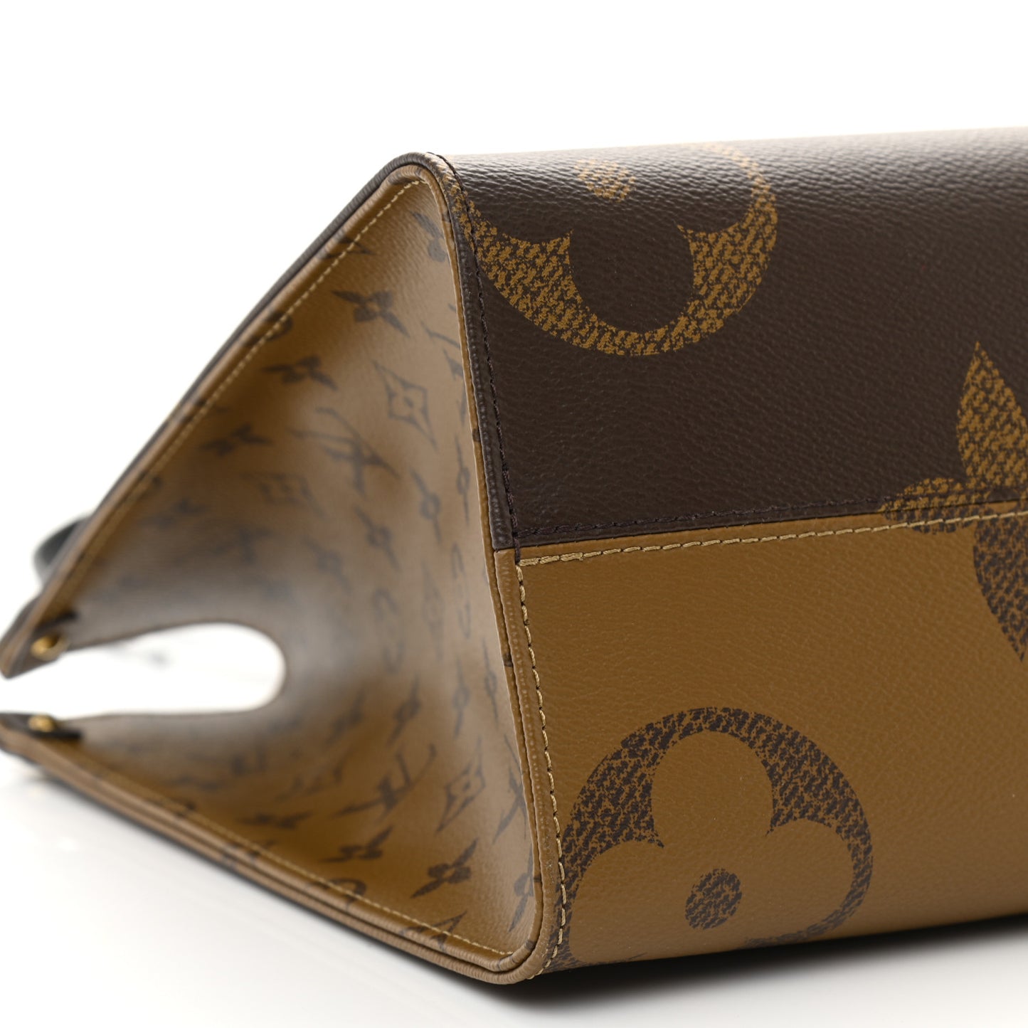 Reverse Monogram Giant Onthego MM