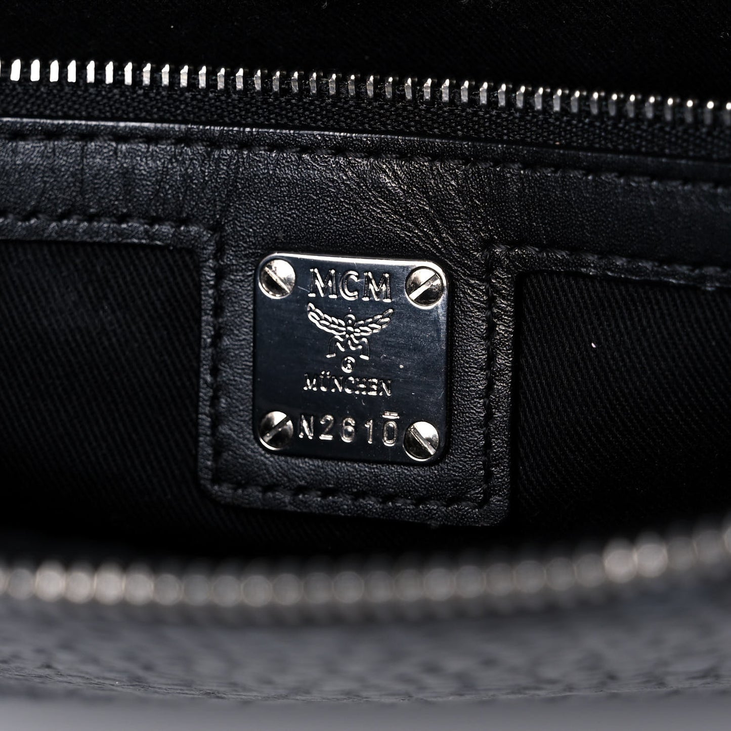 Visetos Medium Crossbody Pouch Black