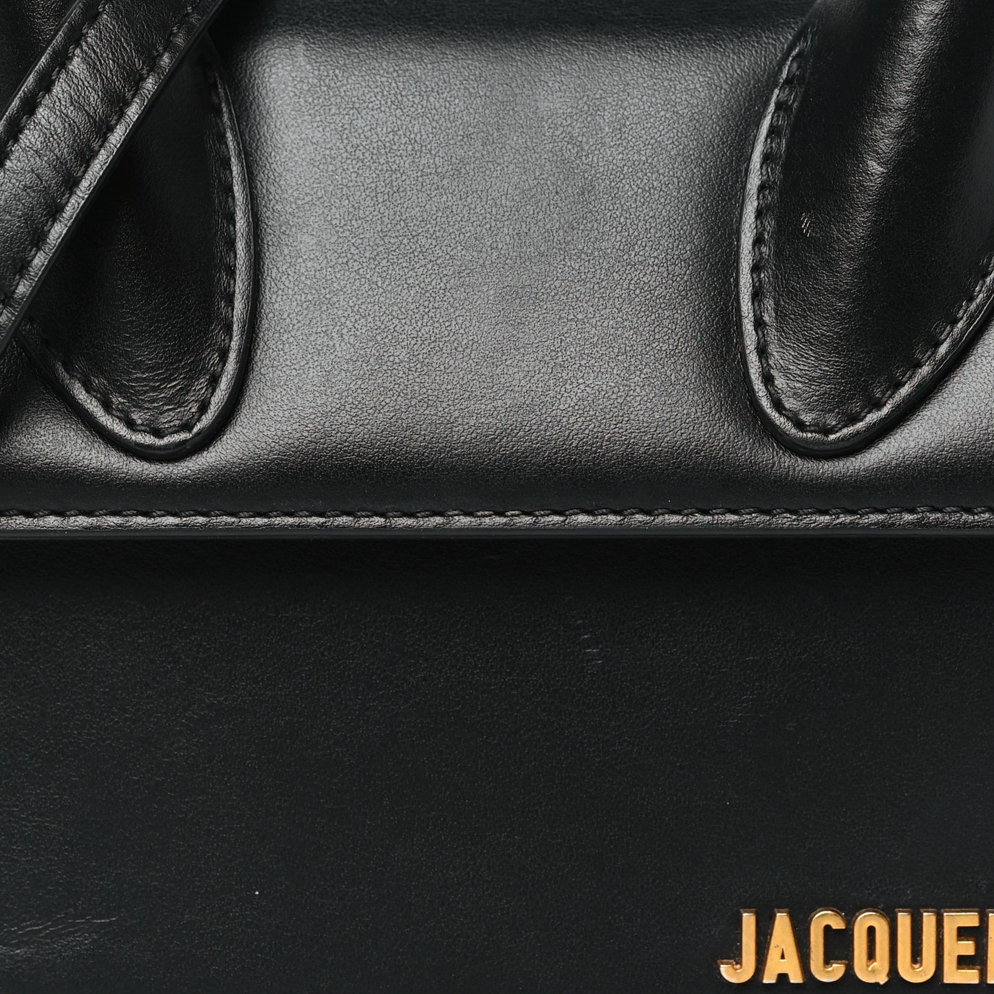 Smooth Calfskin Le Chiquito Moyen Black