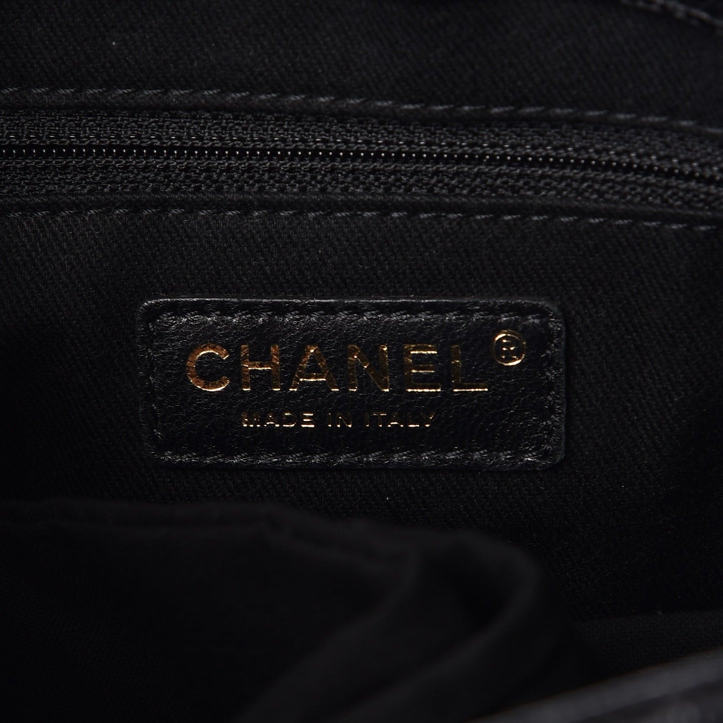 Crumpled Caviar Coco Pleats Messenger Flap Black