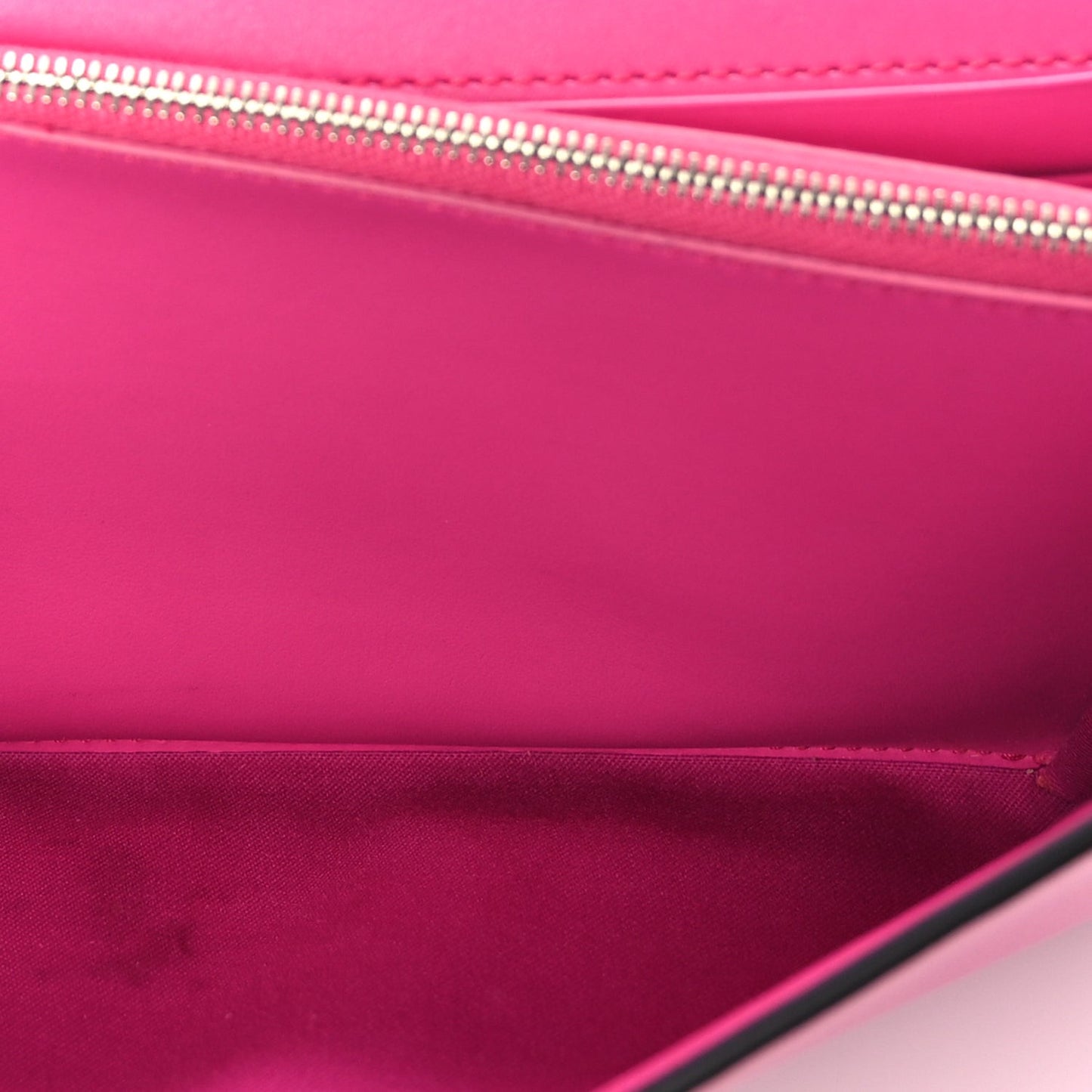 Vitello Liberty Lucido F is  Wallet on Chain Fuschia
