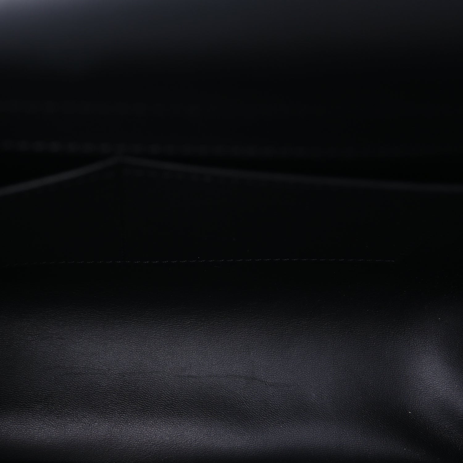 Louis Vuitton Smooth Calfskin Capucines GM Souple  Black 4 of 8