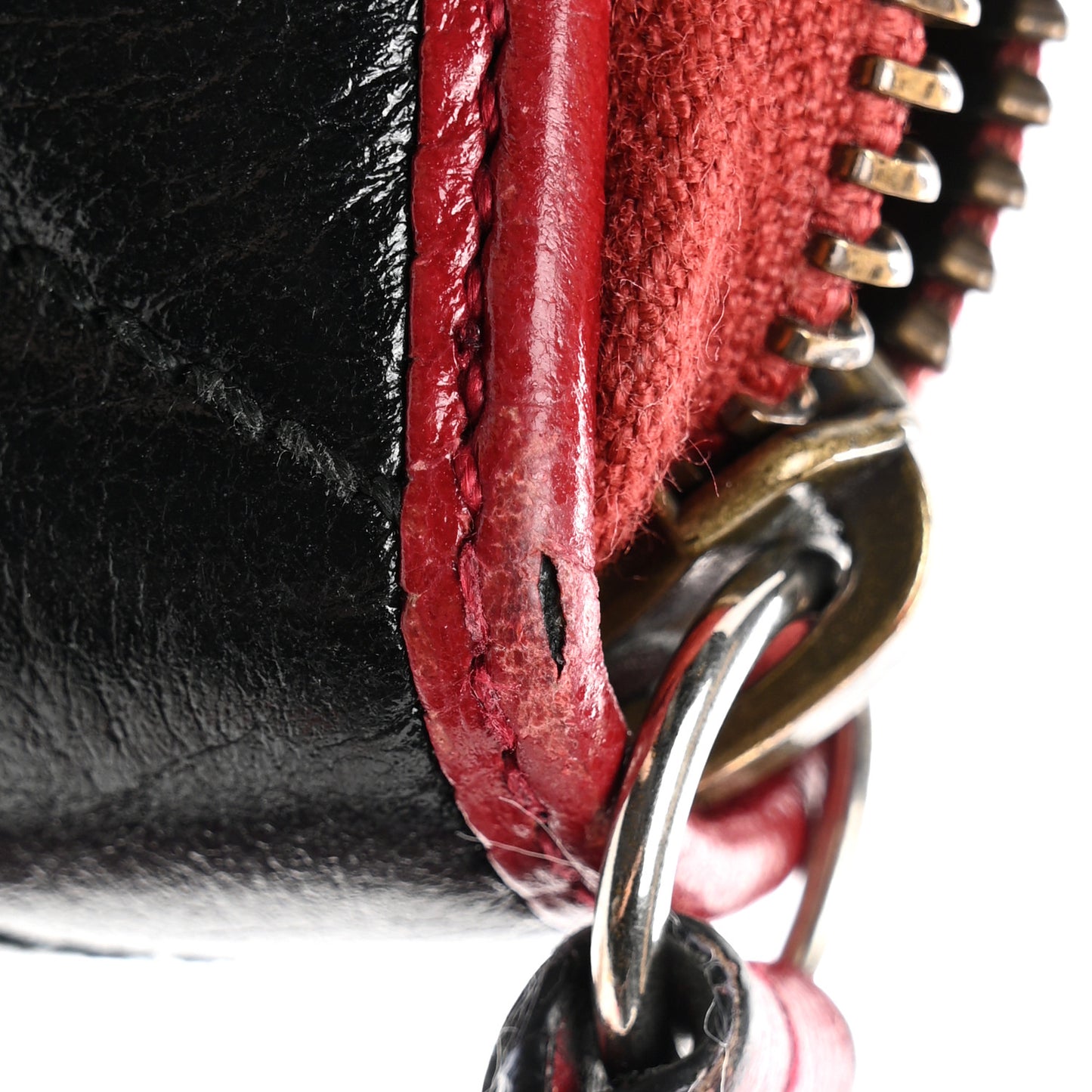 Vintage Effect Calfskin Matelasse Diagonal Torchon GG Marmont Zip Around Wallet Black Romantic Cherry