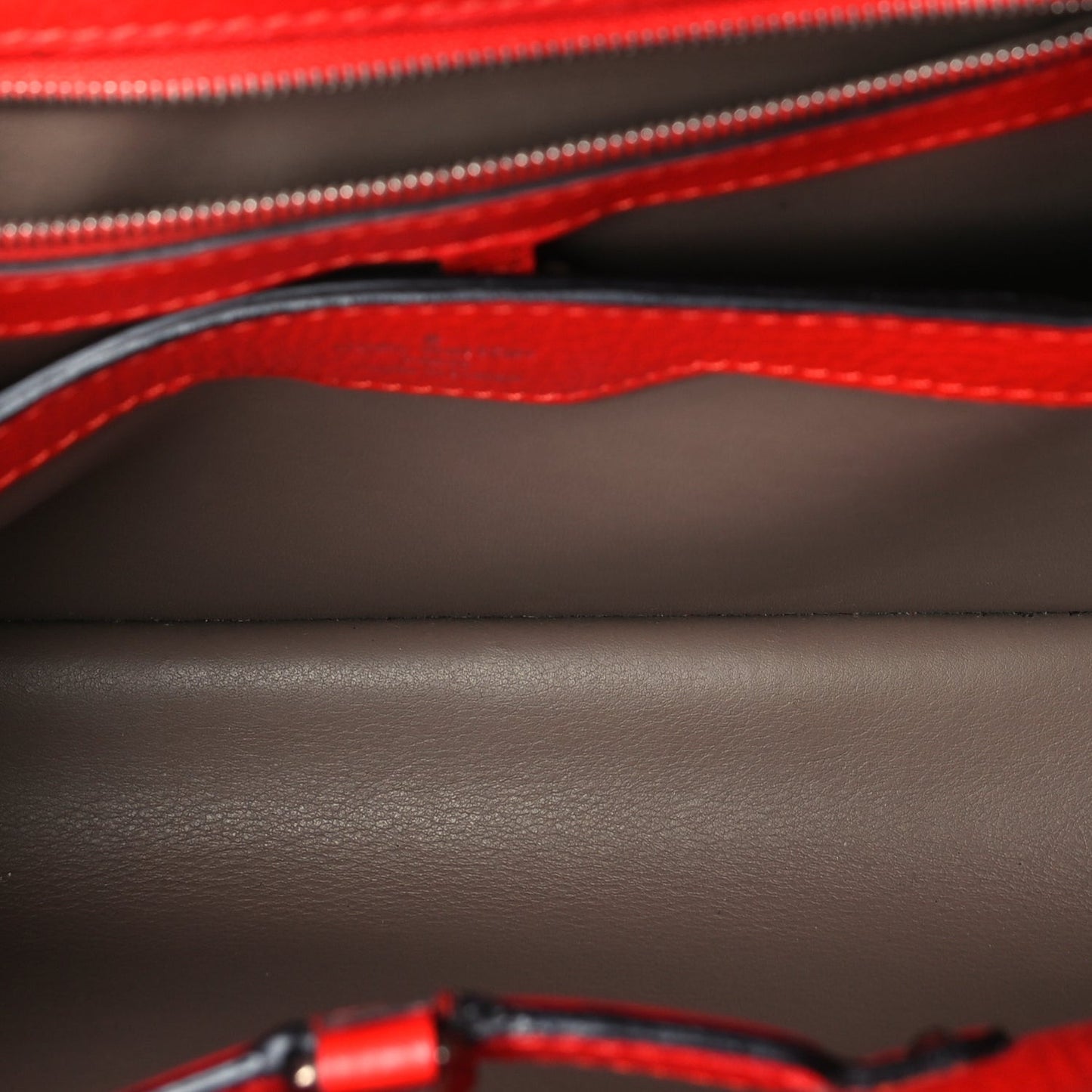 Taurillon Capucines BB  Scarlet Red