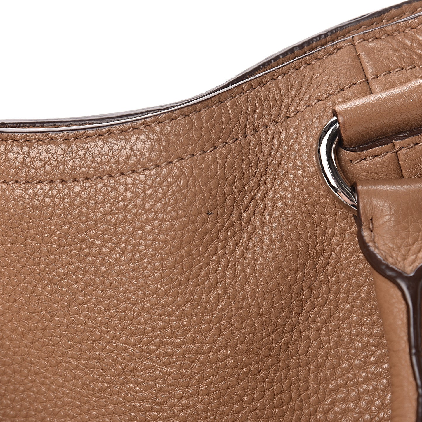 Vitello Daino Tote Sesamo